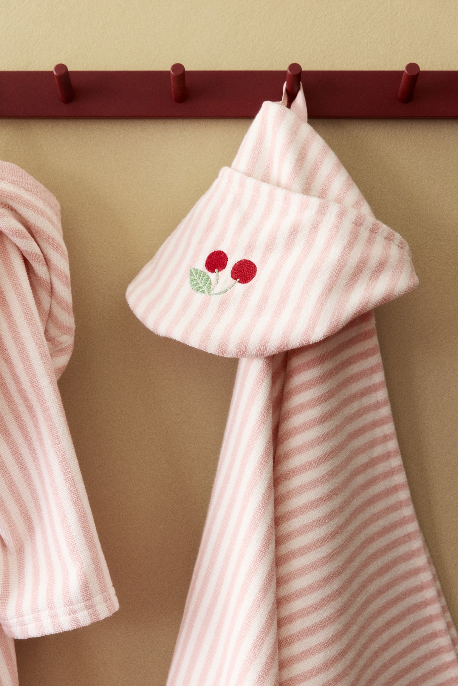 Embroidery-detail hooded bath towel - Light pink/Cherries/Light blue/Aeroplane - 1