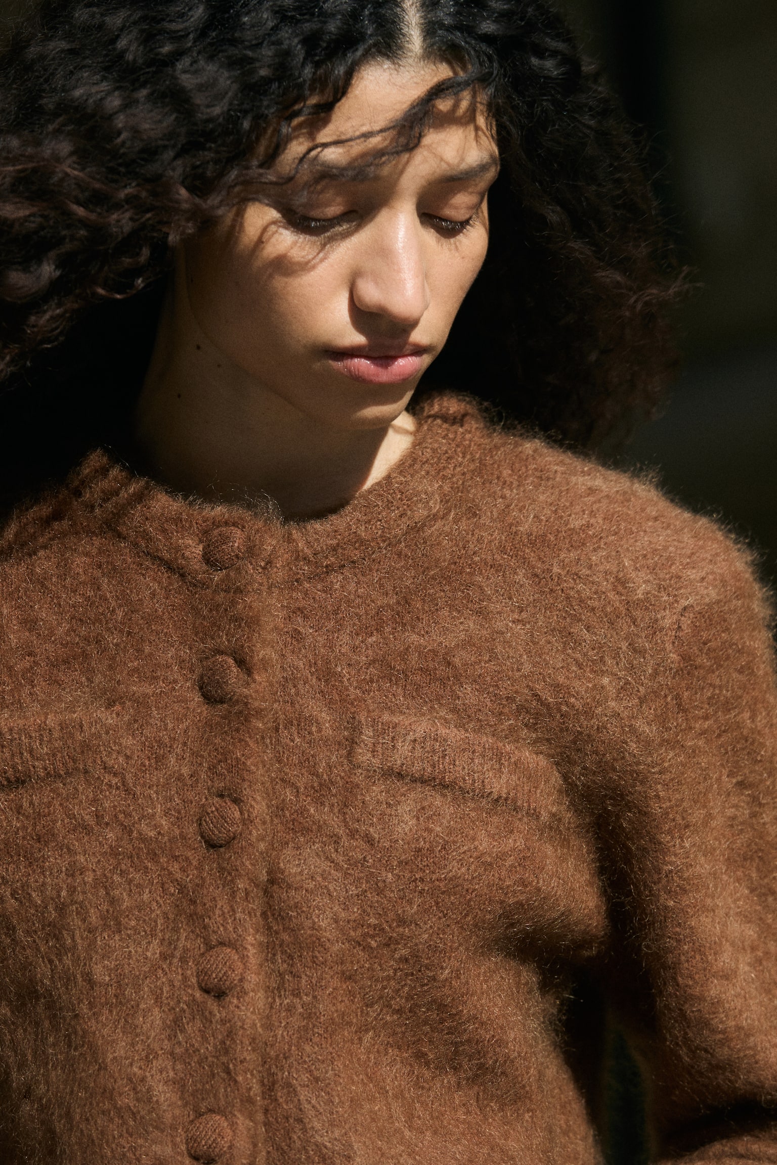Женский кардиган H&M Mohair-Blend Cardigan with Shoulder Pads, цвет: Пыльный коричневый — фото 4