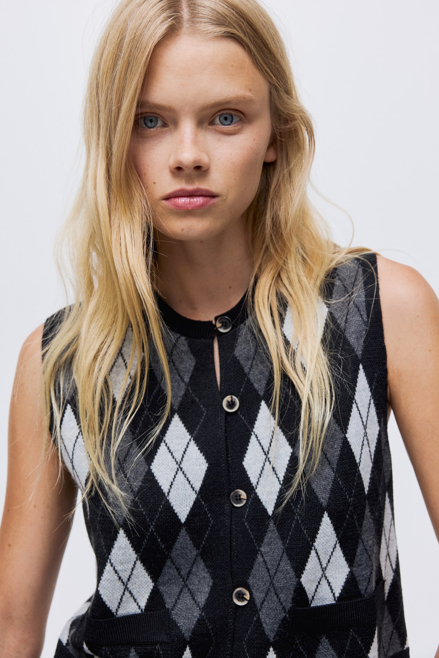 Wool-blend jacquard-knit waistcoat - Black/Argyle pattern - 1