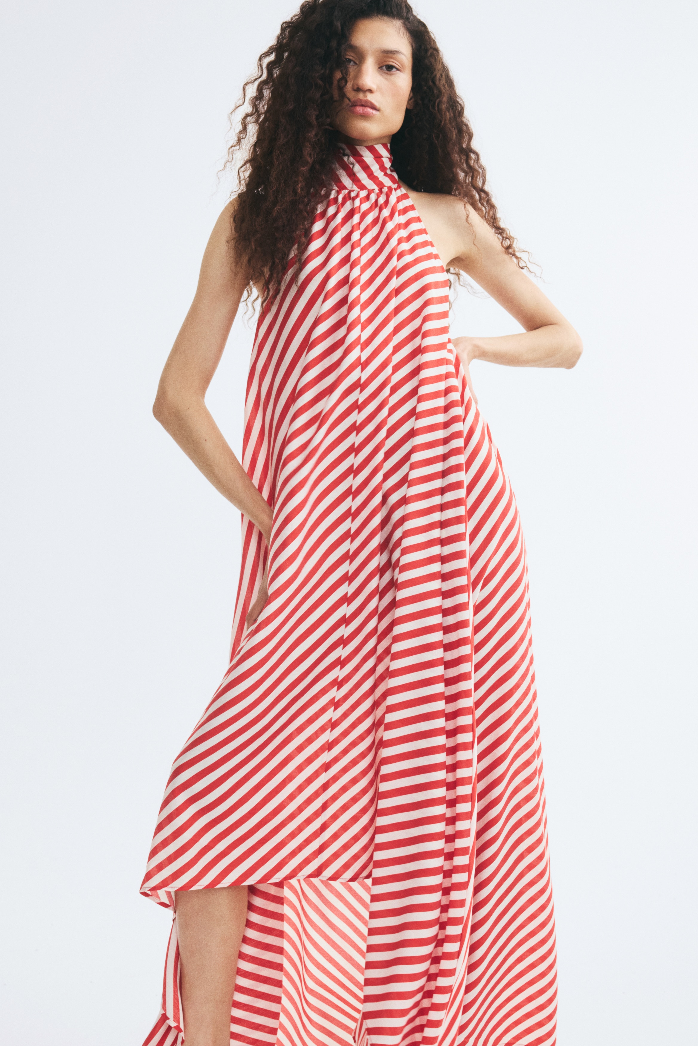 Vestido evasé con lazadaAuxiliar