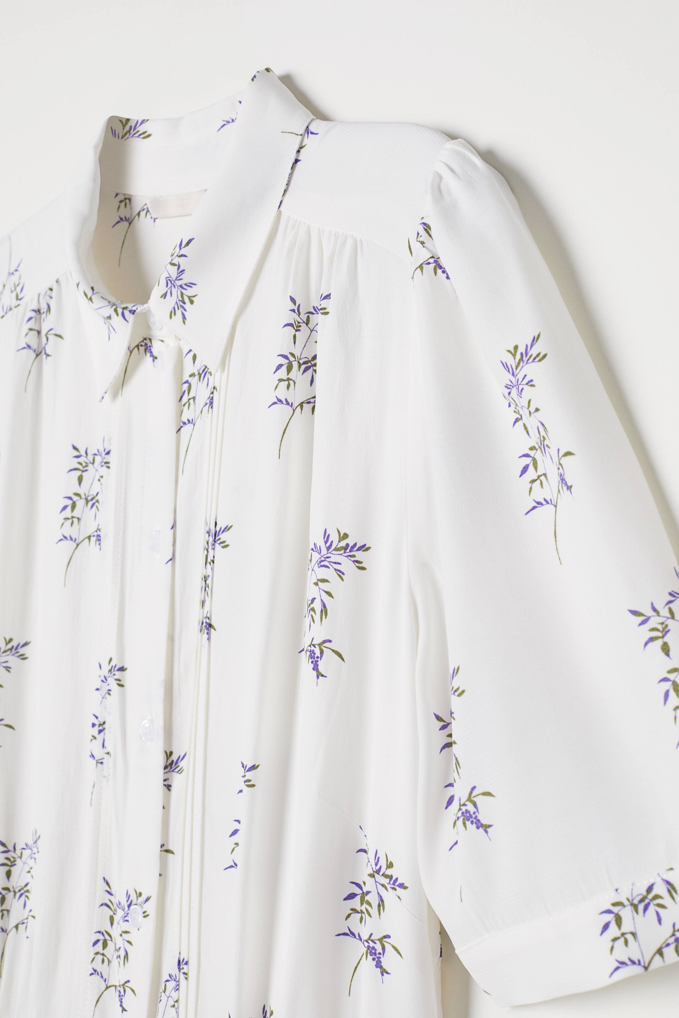 Größeres Bild ansehen: Kleid mit Biesenfalten - Weiß/Geblümt - Ladies | H&M DE 2