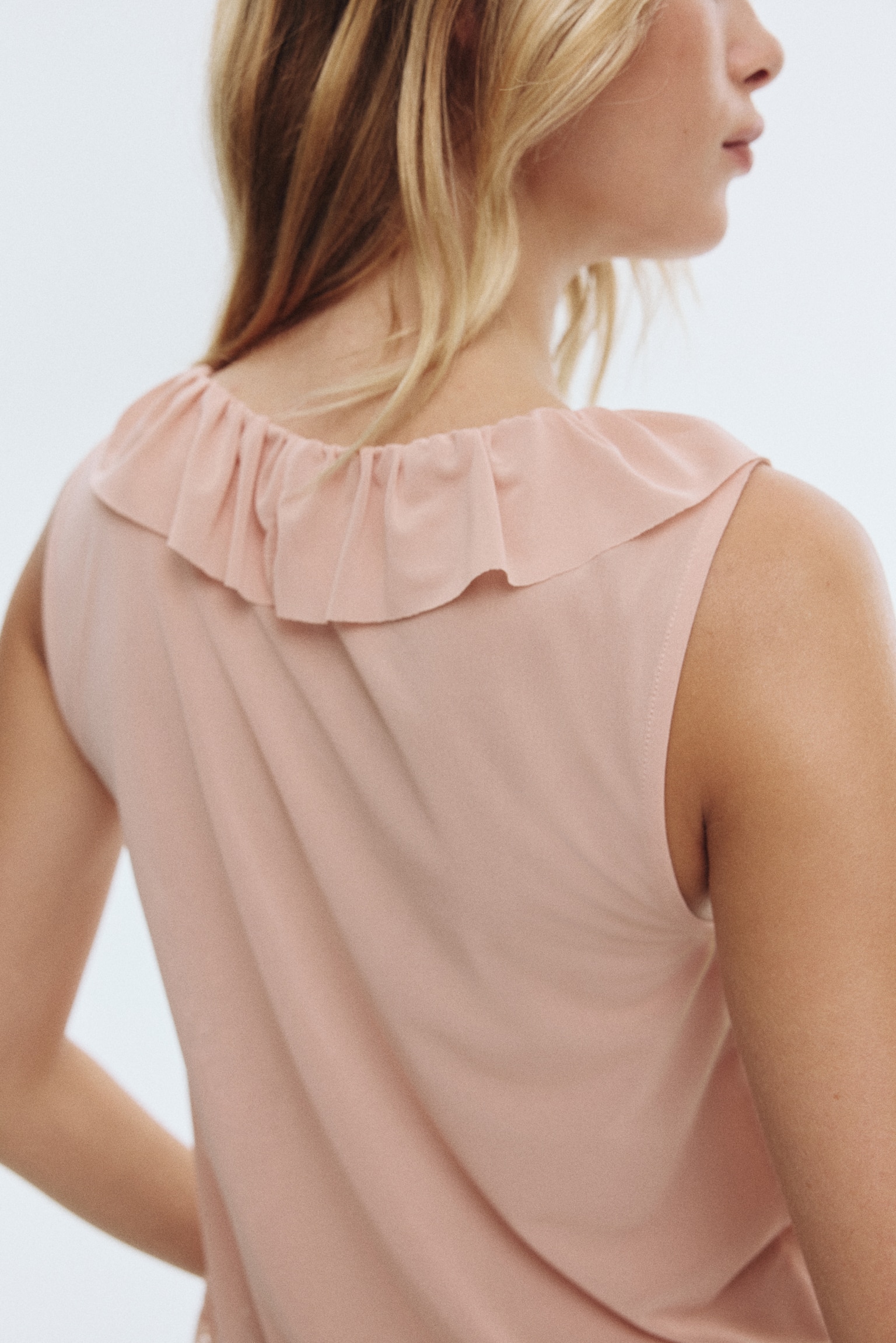 Fırfırlı V Yakalı Üst - Toz pembe/Siyah - 5