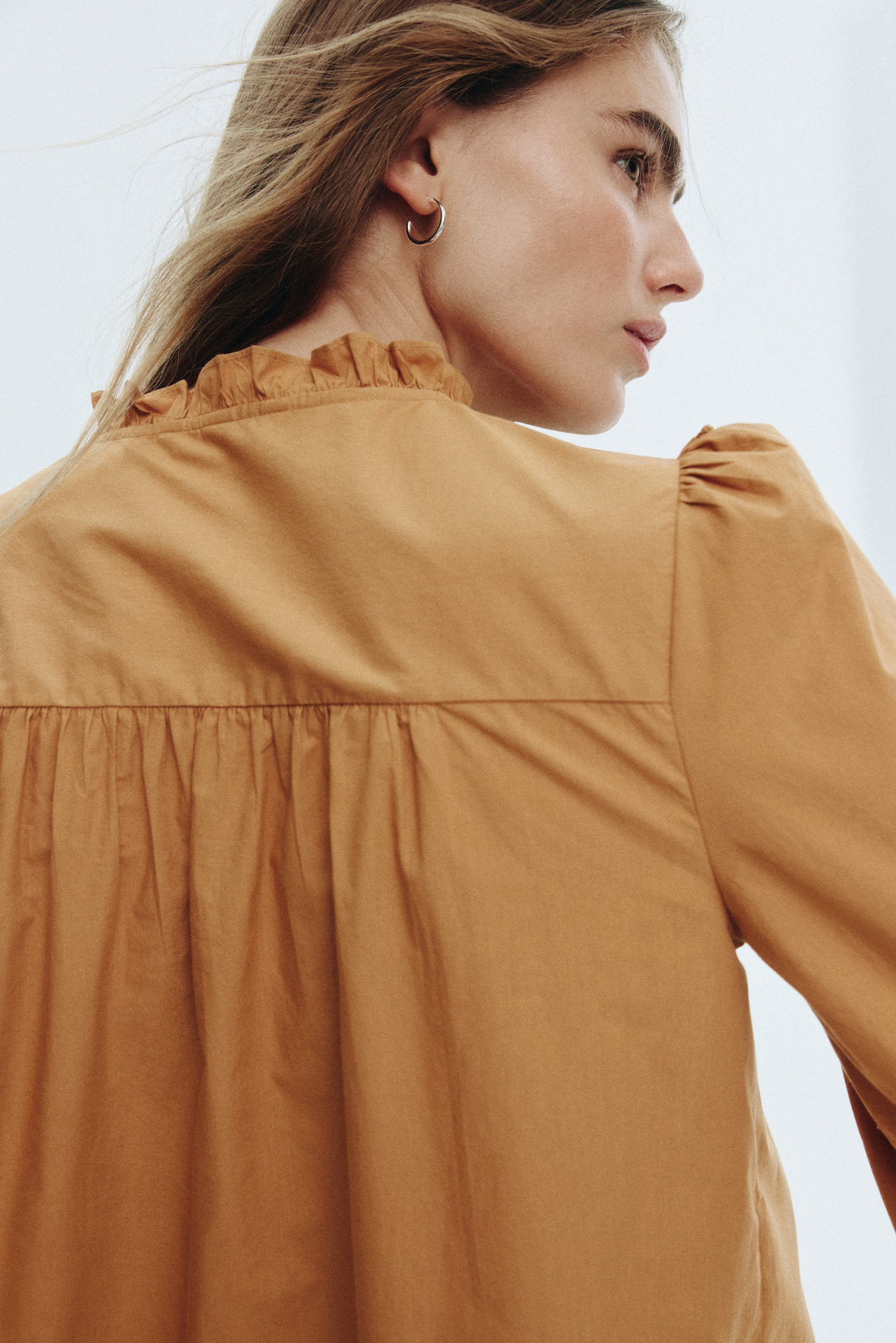 Áo kiểu thêu ren lỗ - Màu be đậm - 4