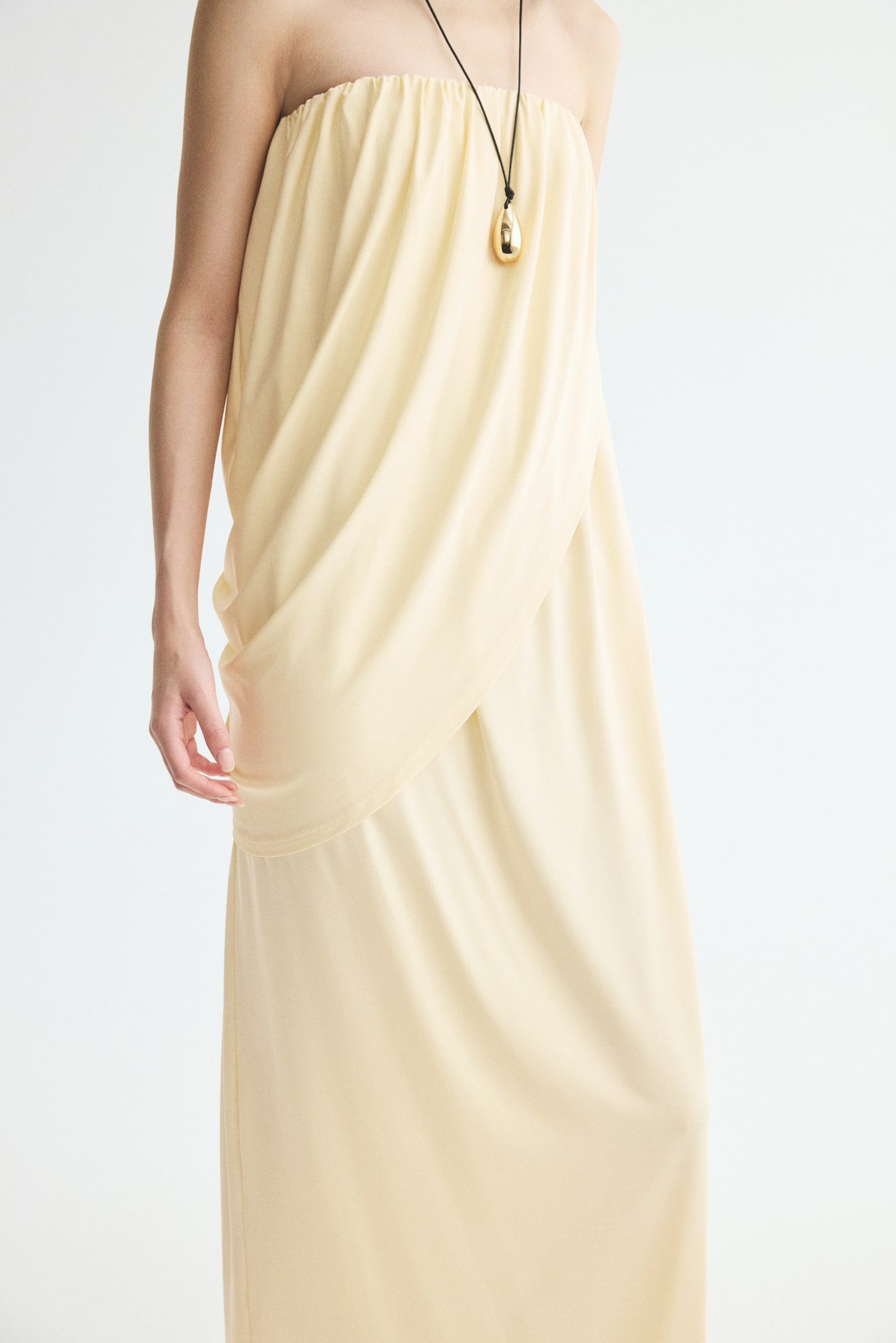 Женское платье H&M Draped Bandeau, цвет: Бледный жёлтый — фото 4