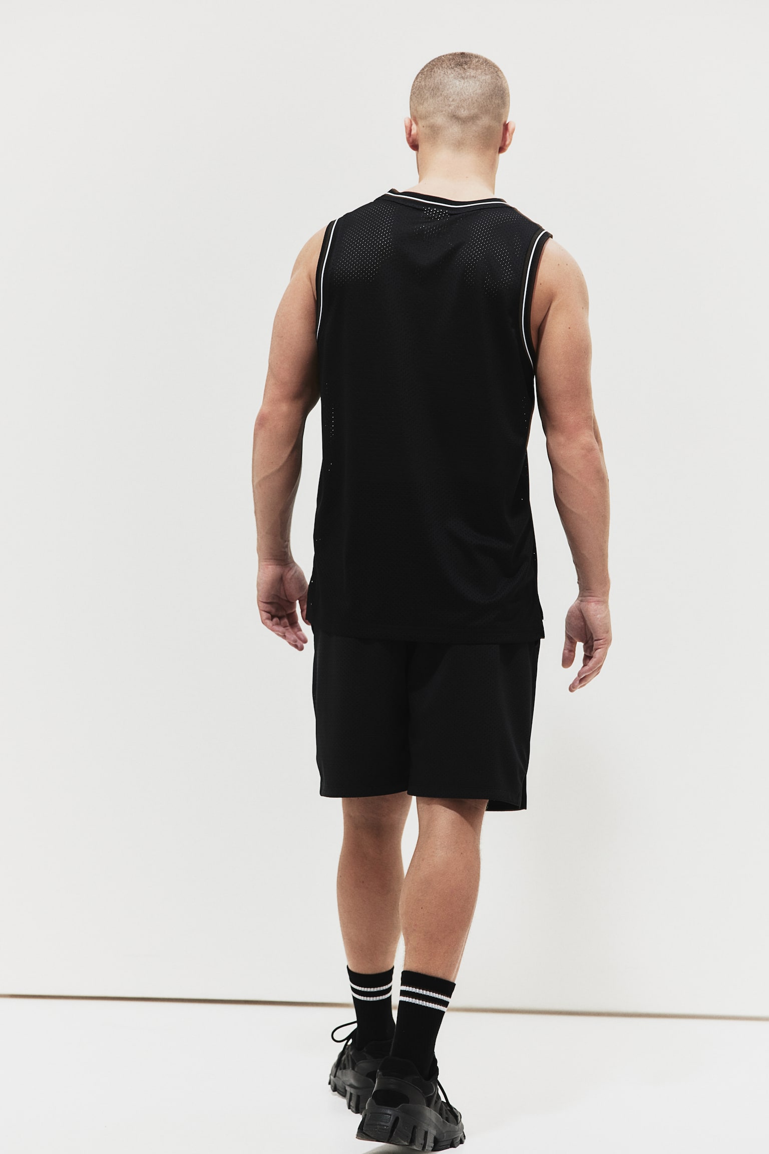 Loose Fit Basketball Tank In DryMove™ - Black/Move 90 - 6