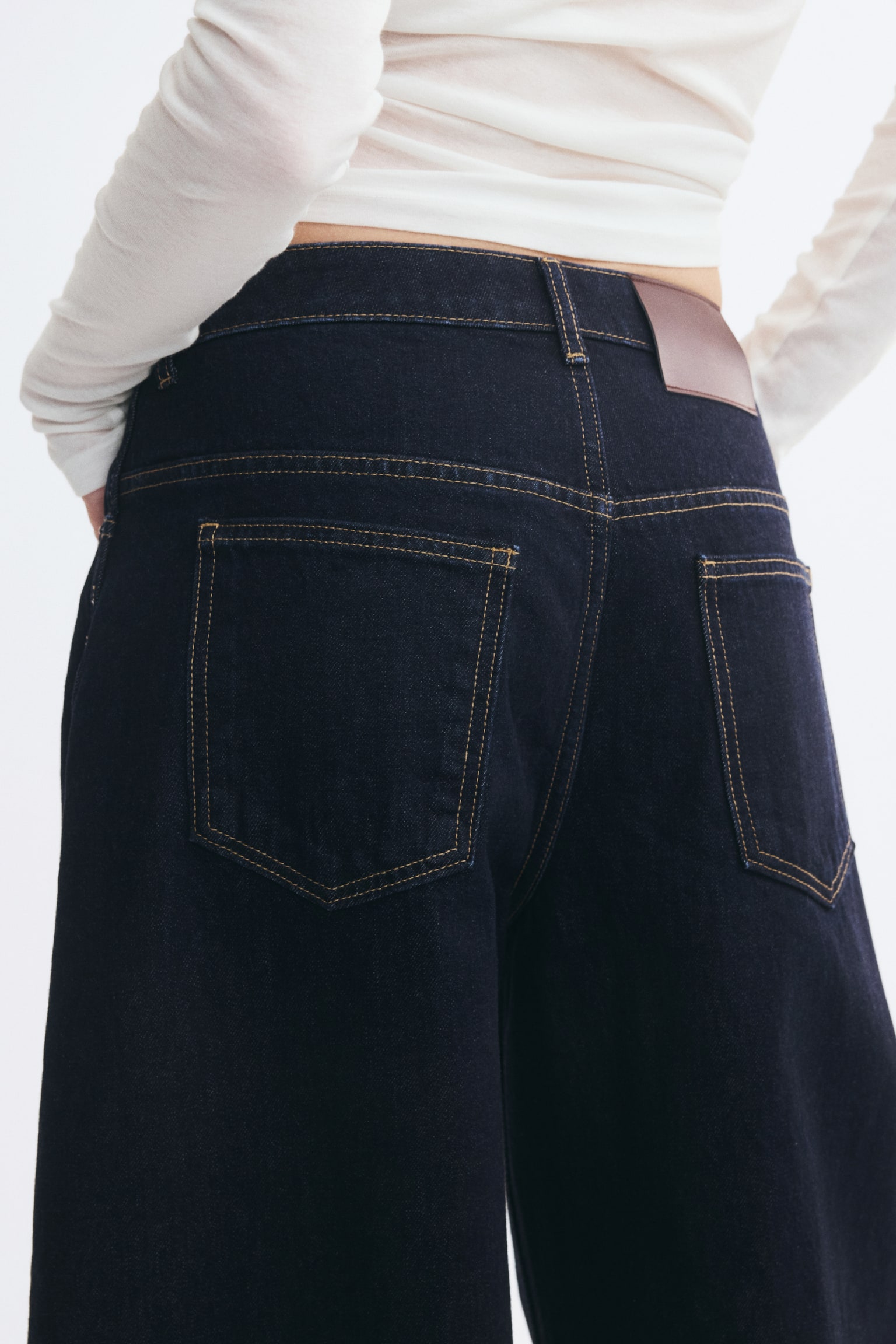 Женские джинсы H&M Barrel-Leg Regular-Waist, цвет: Тёмный джинсовый синий — фото 5