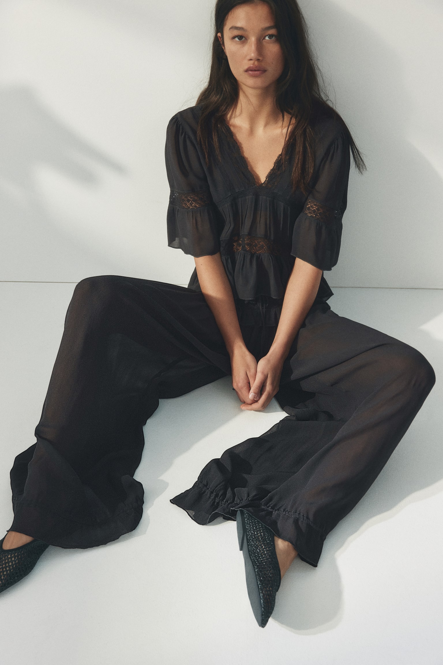 מכנסי ויסקוזה עם תחרה - אפור כהה - 5