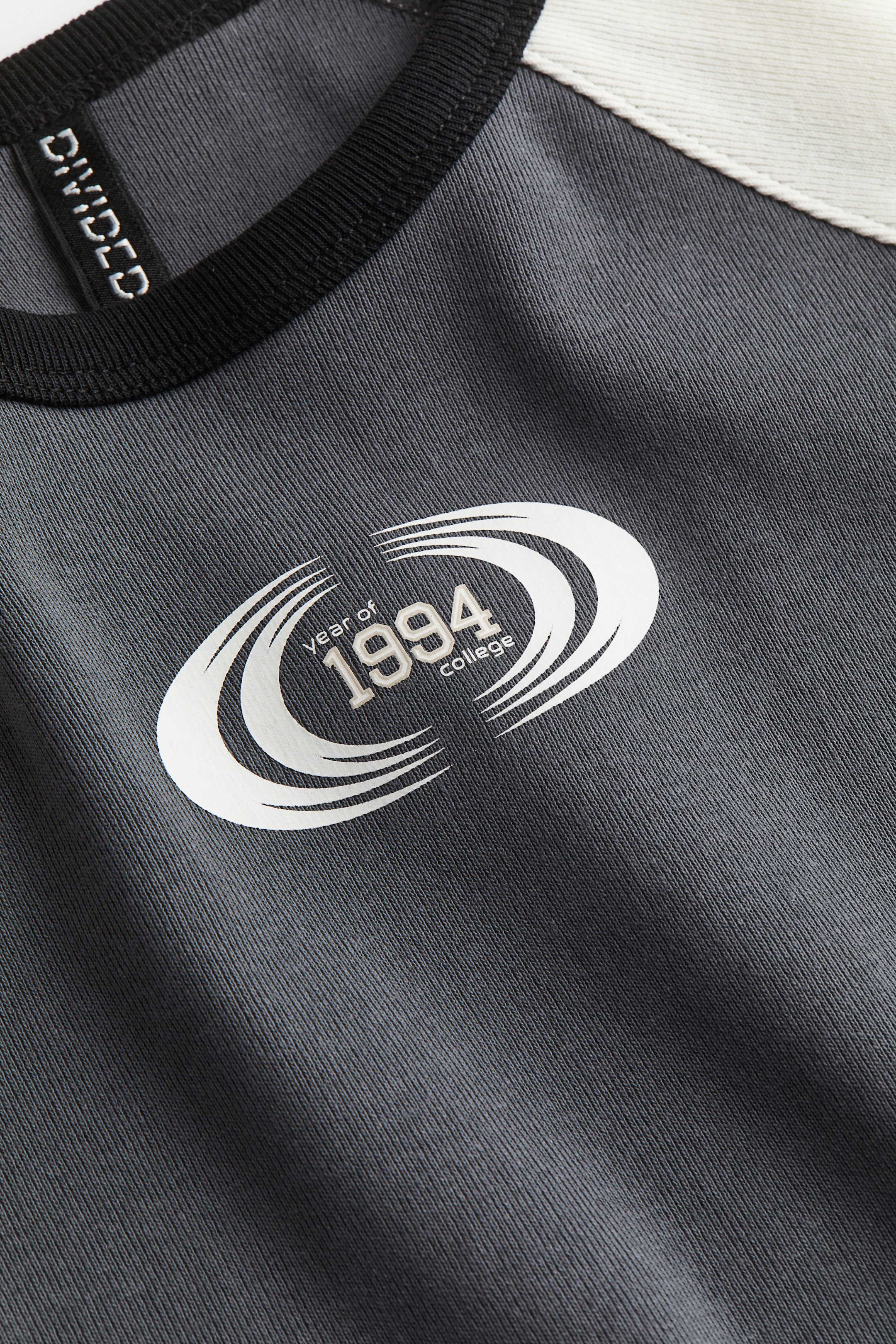 View larger image: Design Detail Tee - Dark grey/1994 - Ladies | H&M AU 2