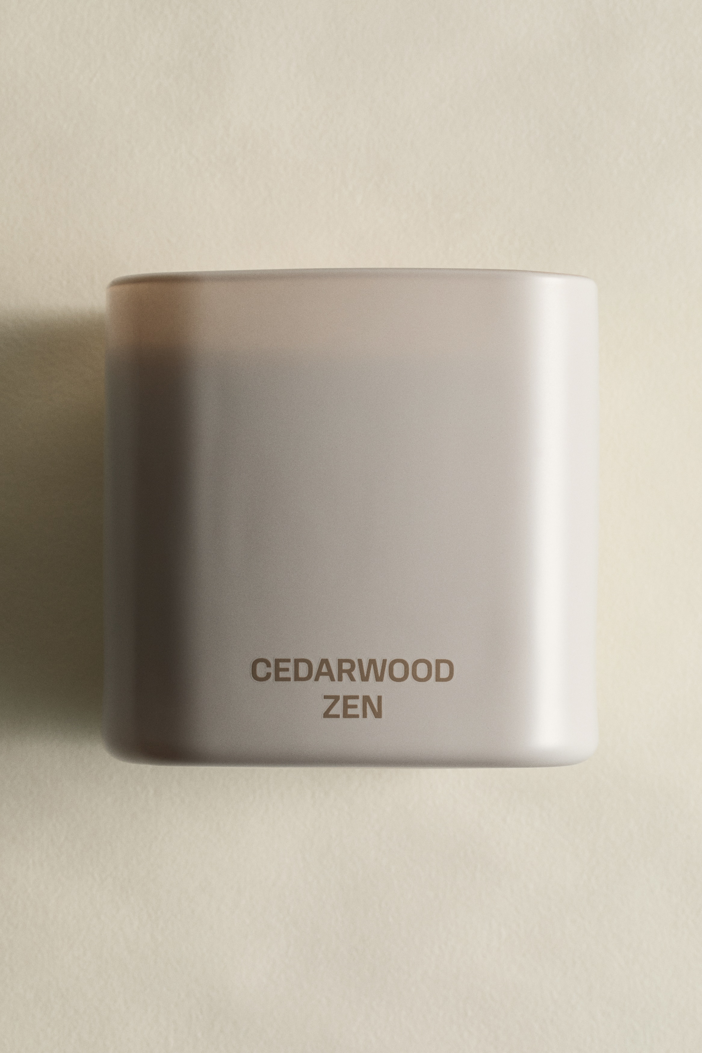 Stort duftlys i beholder af glas - Cedarwood Zen/White Orchid/Velvet Pistachio/Dark Honey/Juniper Haze/Golden Saffron