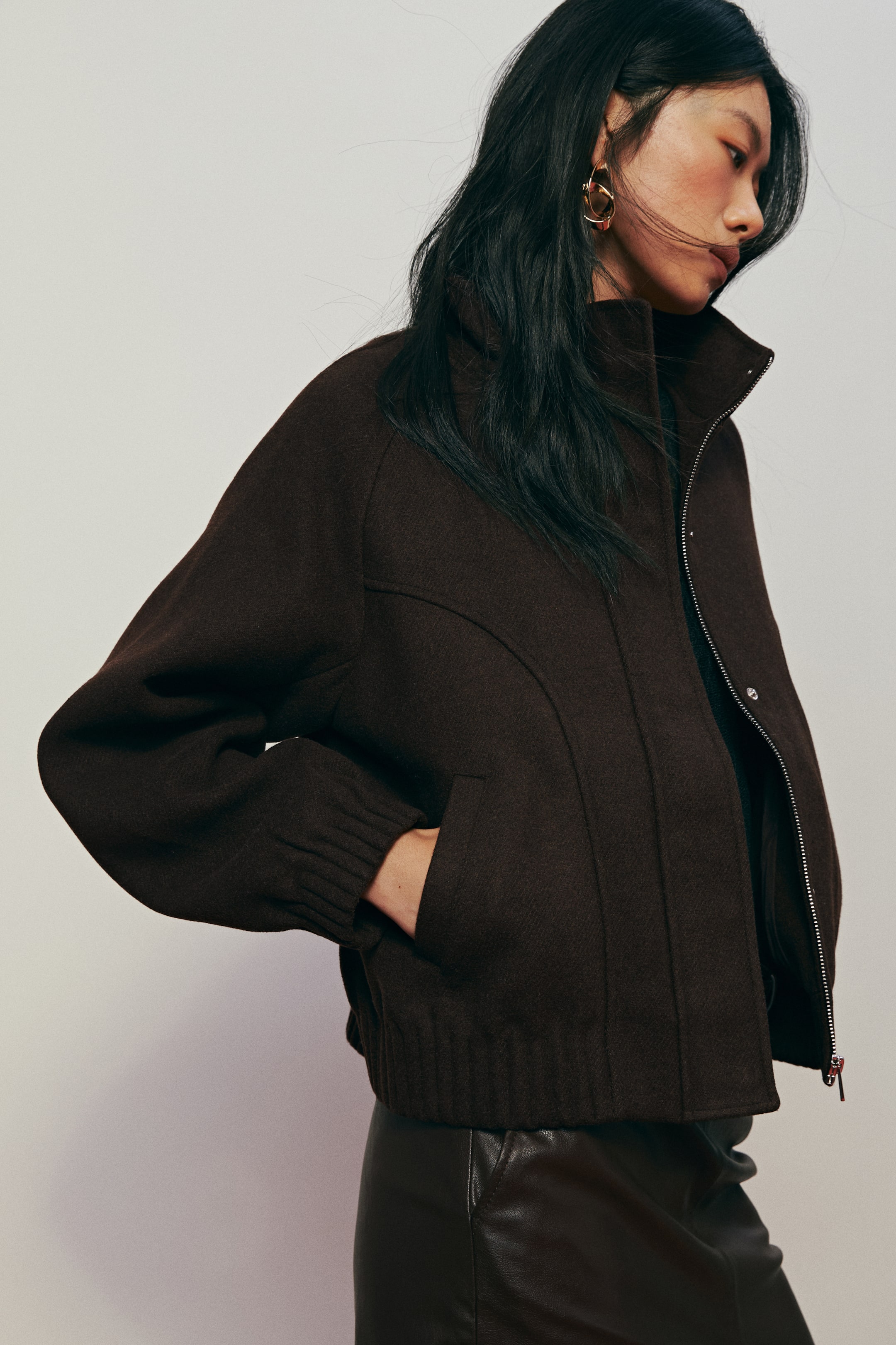 拡大画像を表示: フェルトジャケット - ダークブラウン - レディース | H&M JP 5