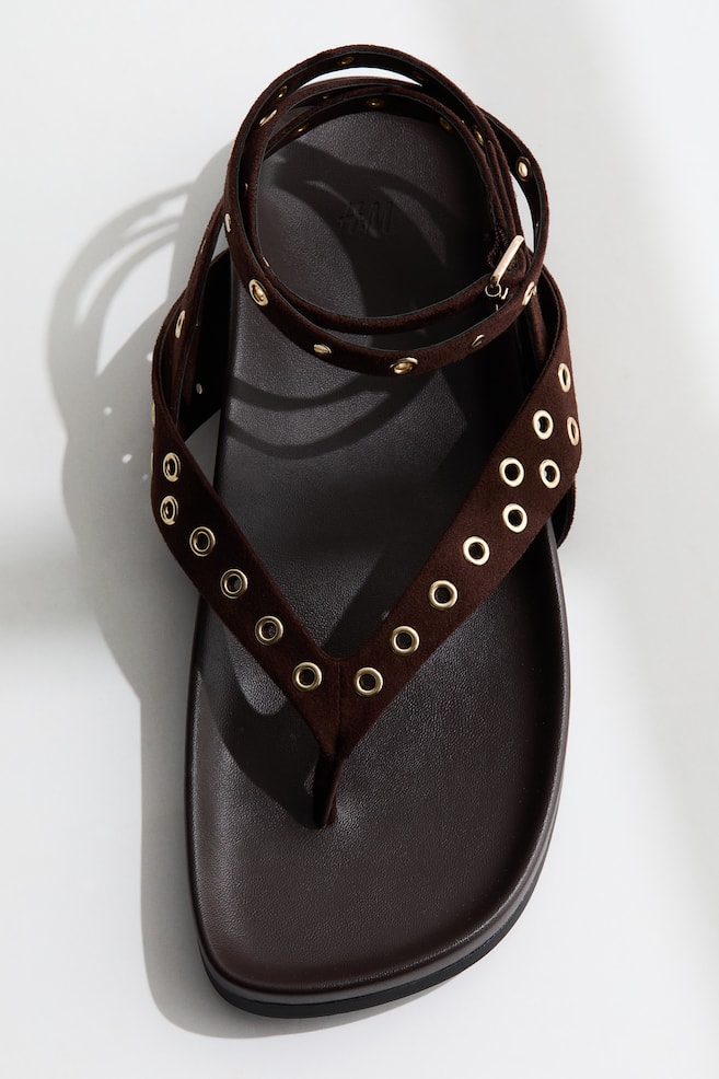 Sandalias con ojales decorativos - Marrón oscuro/Beige oscuro - 2