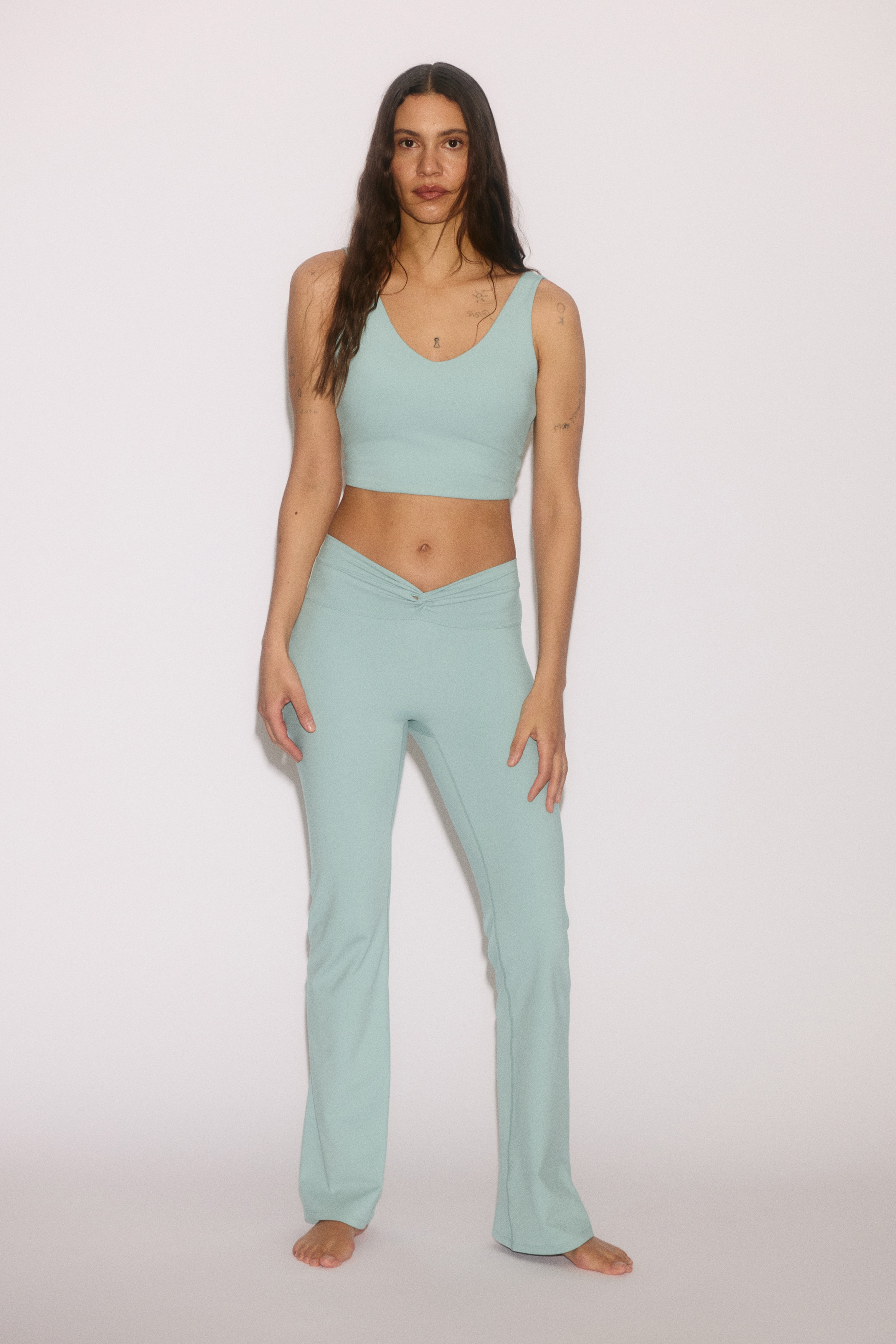 Canotta con dettaglio ritorto con SoftMove™ - Blu amazzonite/Tartufo chiaro/Nero/Avorio