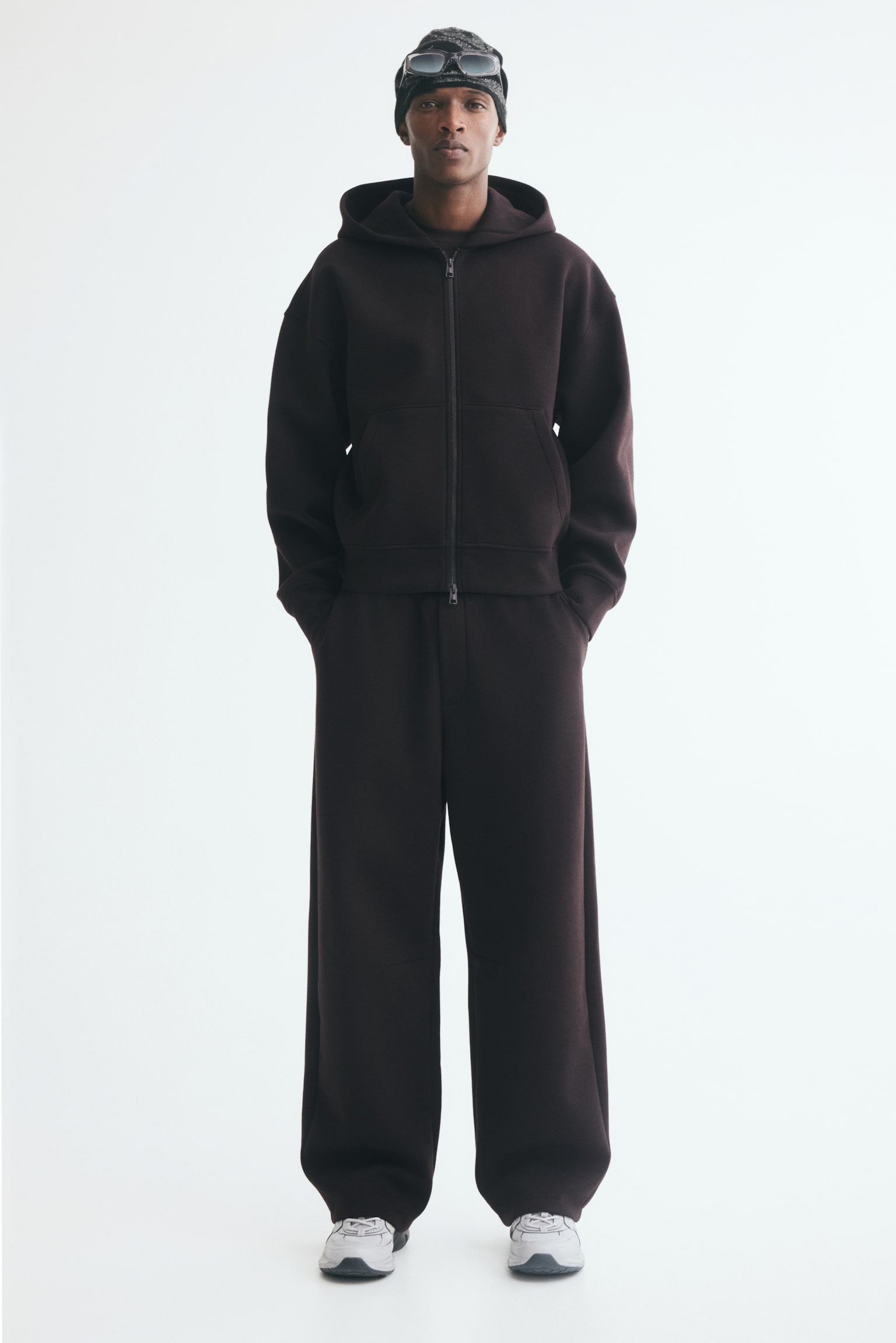 Мужские брюки H&M Relaxed-Fit Scuba Sweatpants, цвет: Тёмный коричневый — фото 3