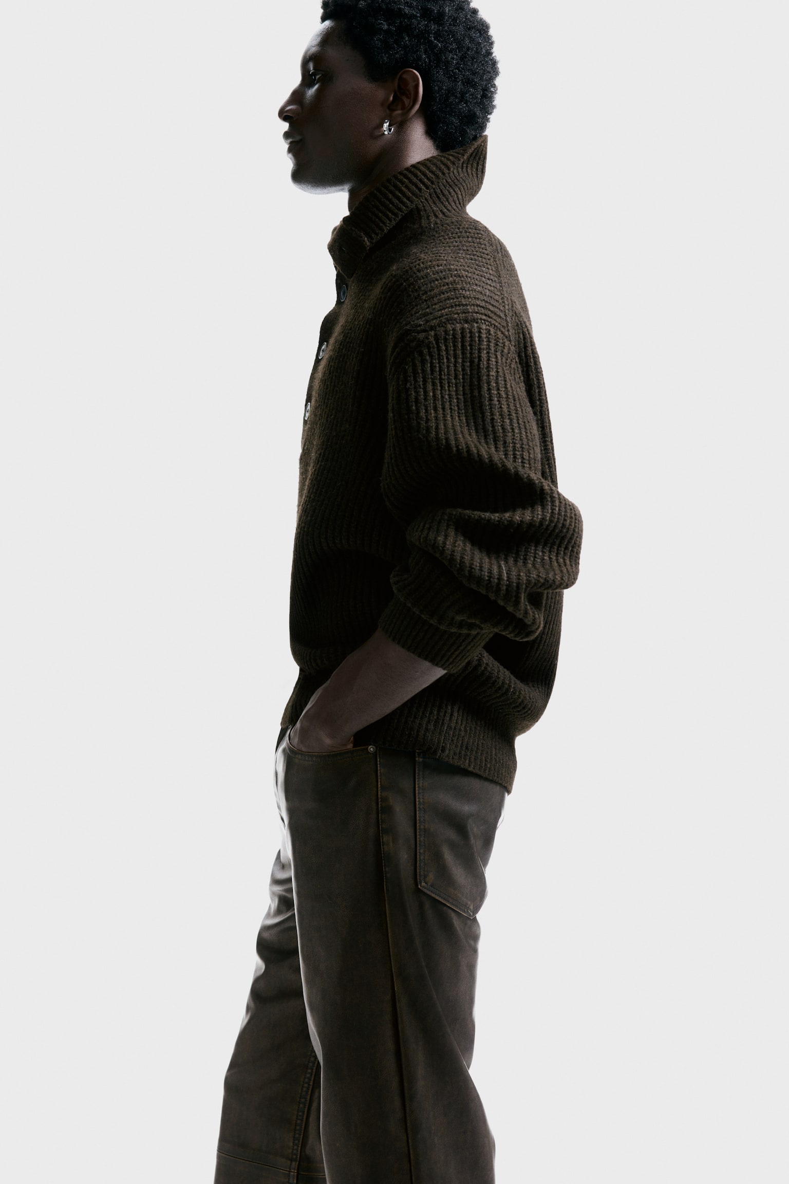 Relaxed Fit Coated trousers - Brown - 6