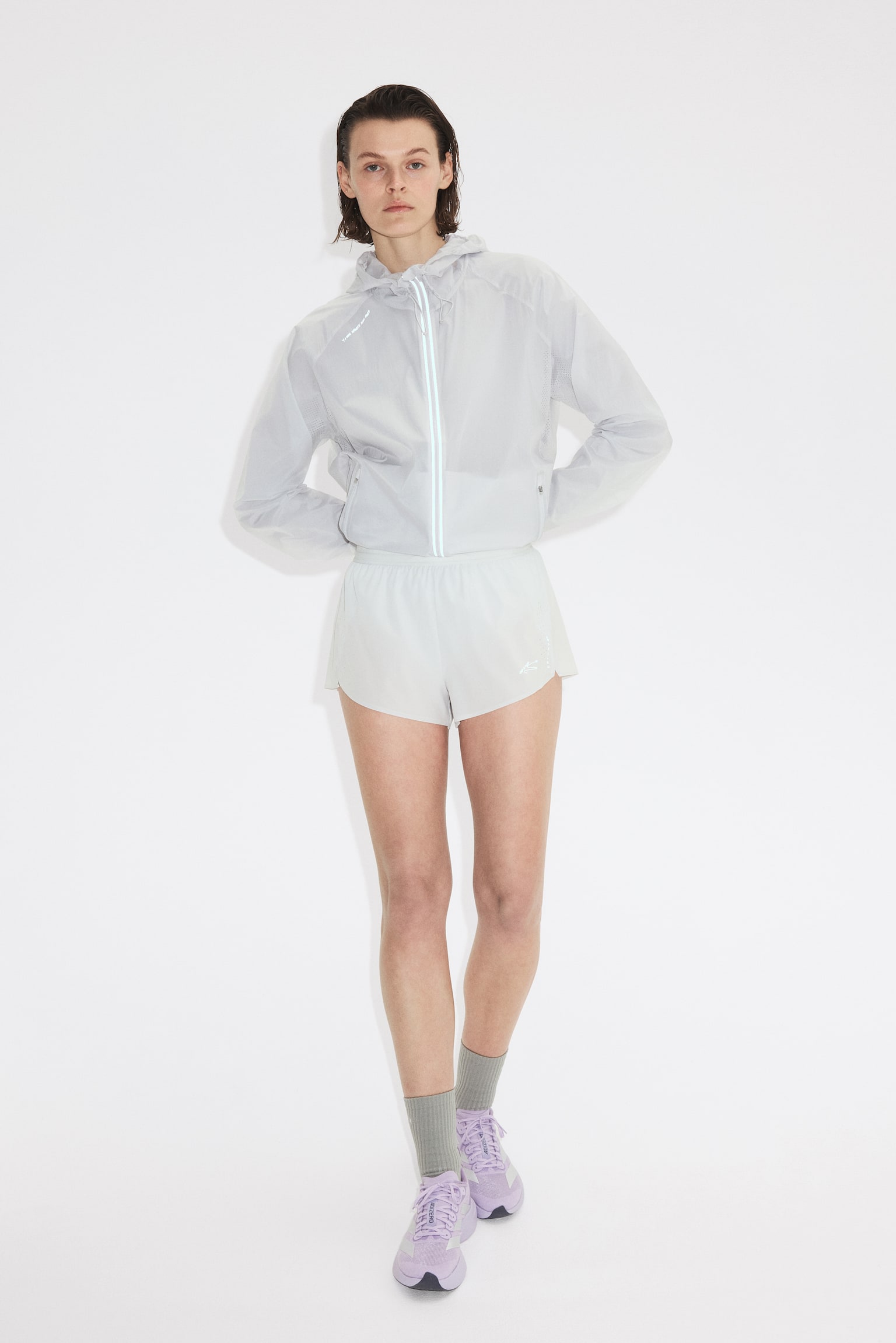 Loose Fit Lightweight running jacket with DryMove™ - Light grey - 9
