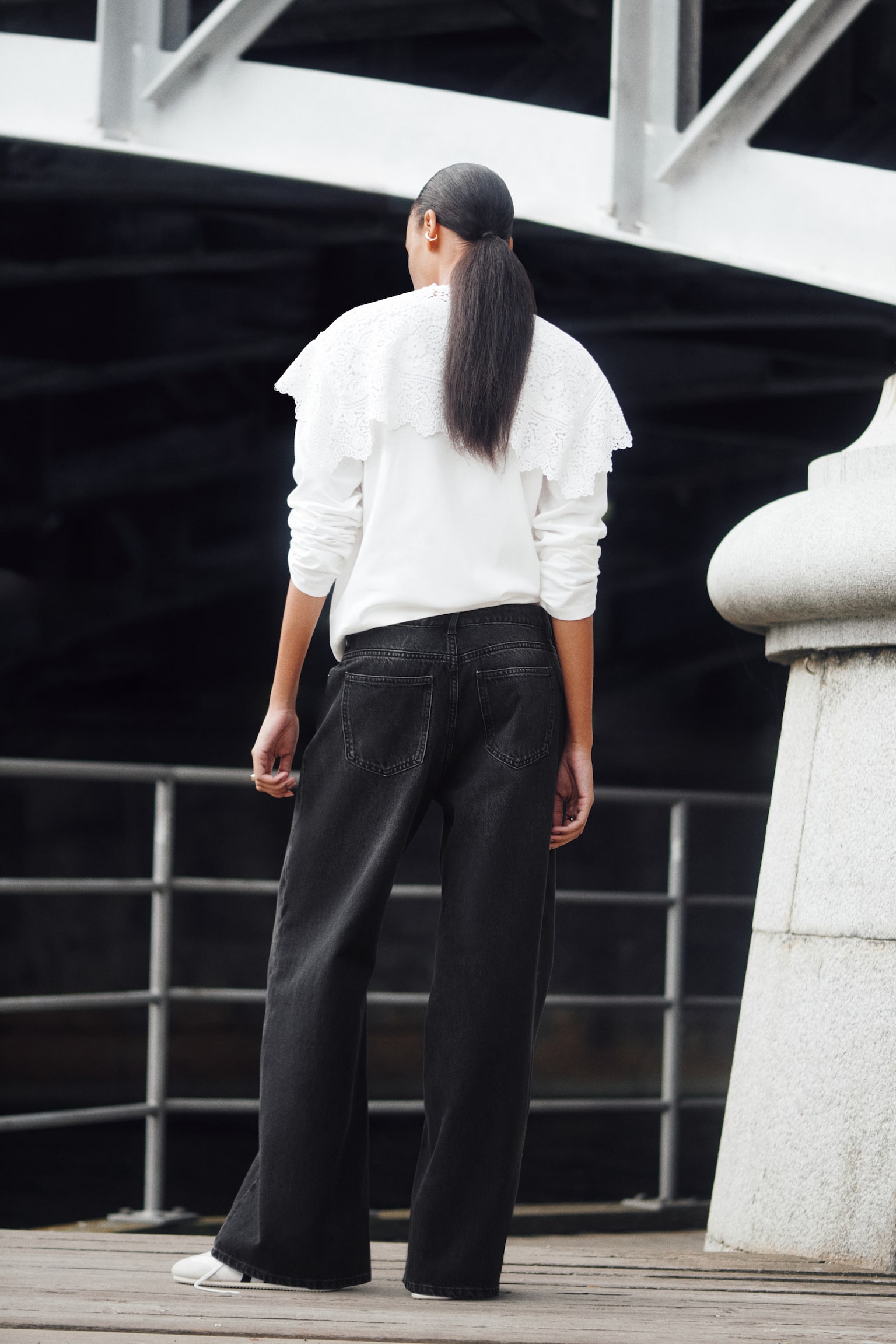 Женские джинсы H&M Wide-Leg Regular-Waist, цвет: Джинсовый чёрный — фото 4