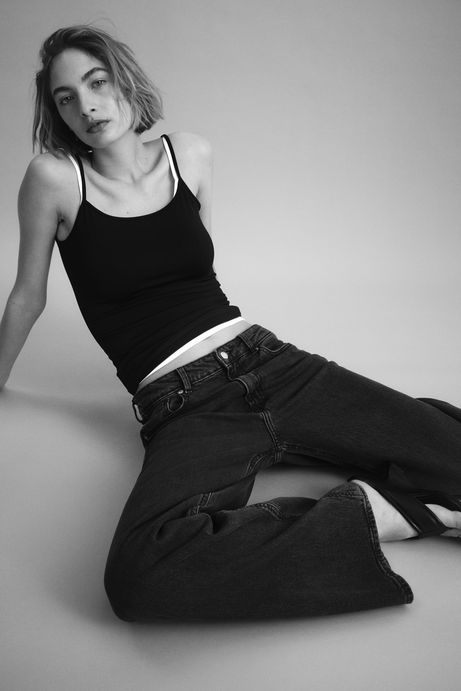 Wide High Waist Jeans - Dark denim gray/Washed denim blue/Light denim blue/Dark brown/White/Denim blue/Navy denim blue/Dark denim blue/Navy denim blue/White/Light denim blue/Beige/Denim blue/Dark denim blue/Light denim blue/Light denim blue/Navy denim blue/White/Light denim blue - 4