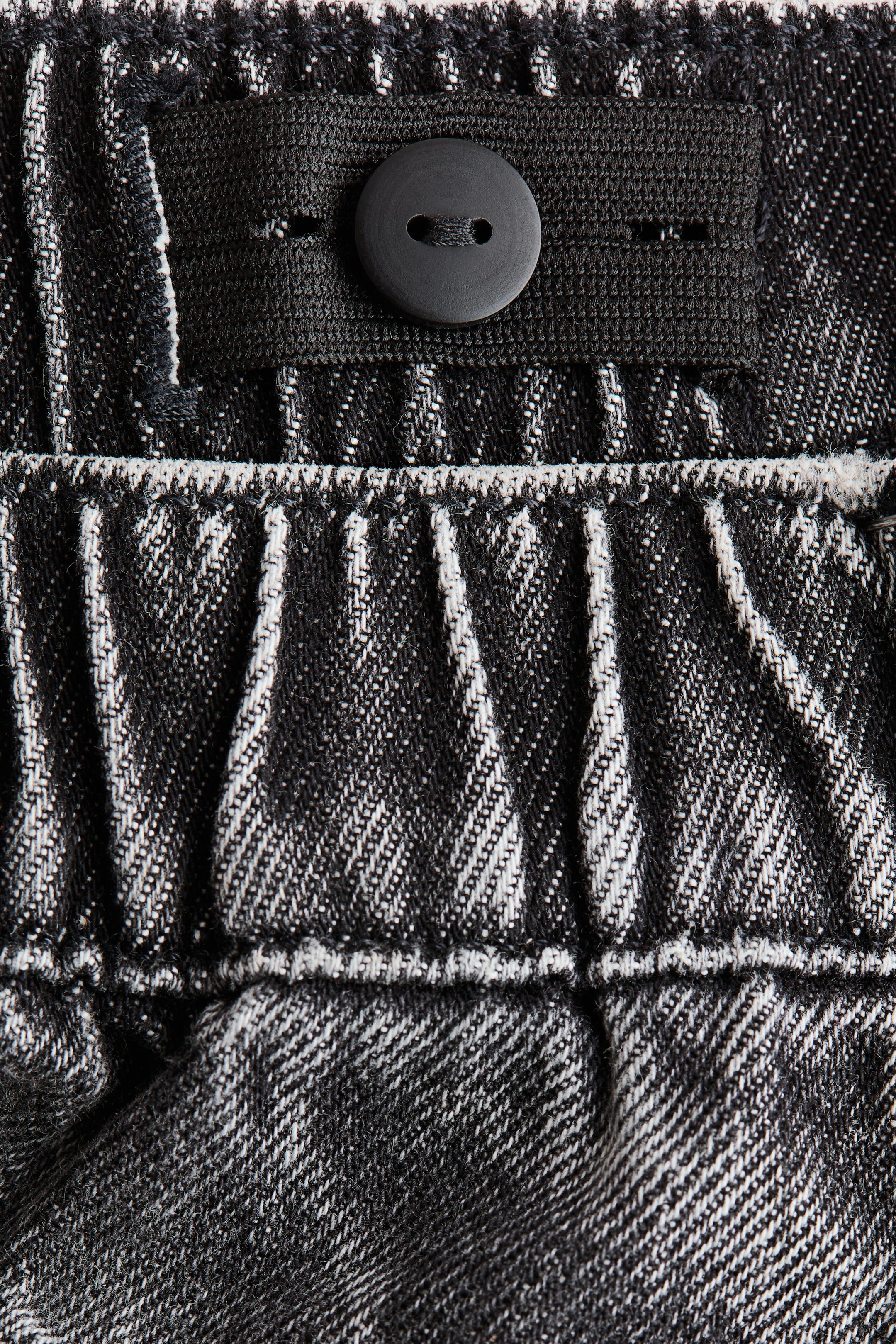 Loose-Fit Barrel-Leg Jeans