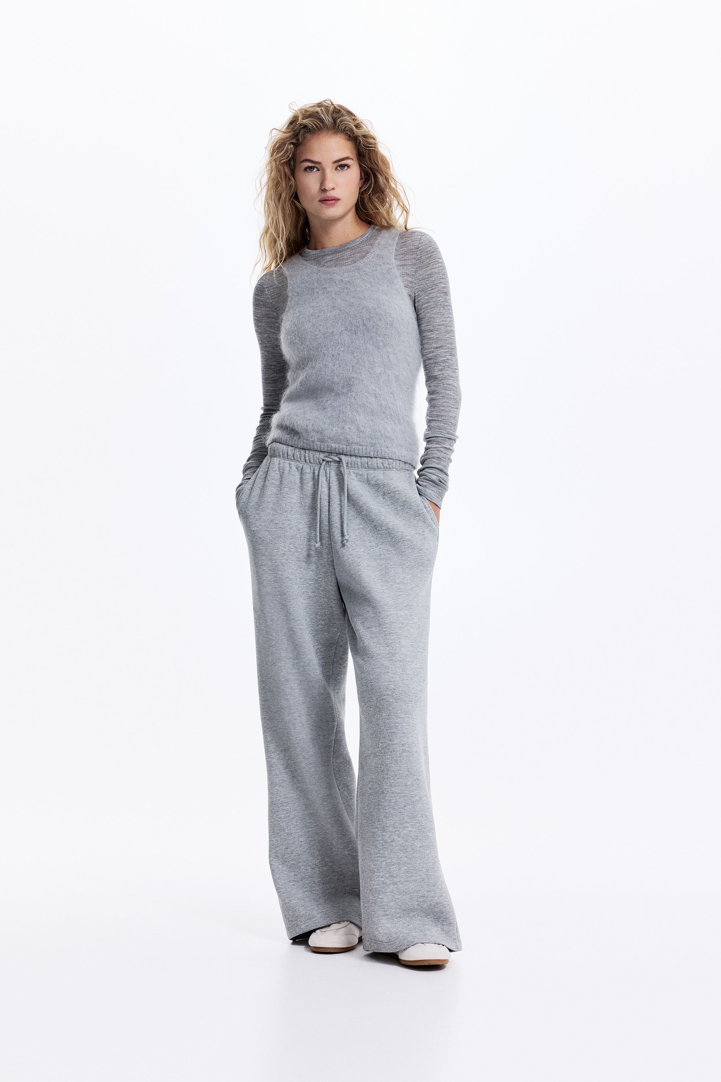 Wide joggers