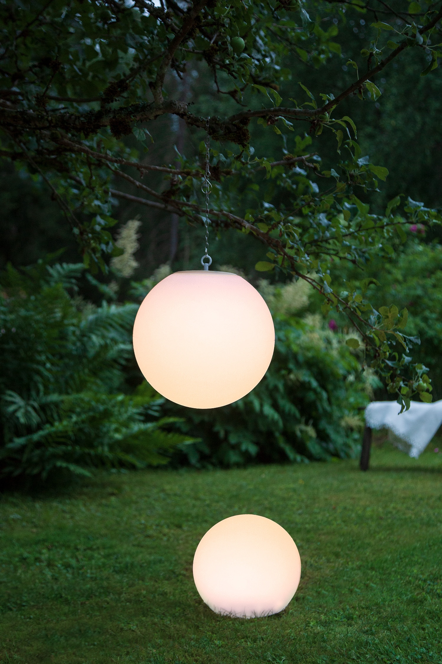 Solcelledrevet Dekoration Globy 29cm - Hvid