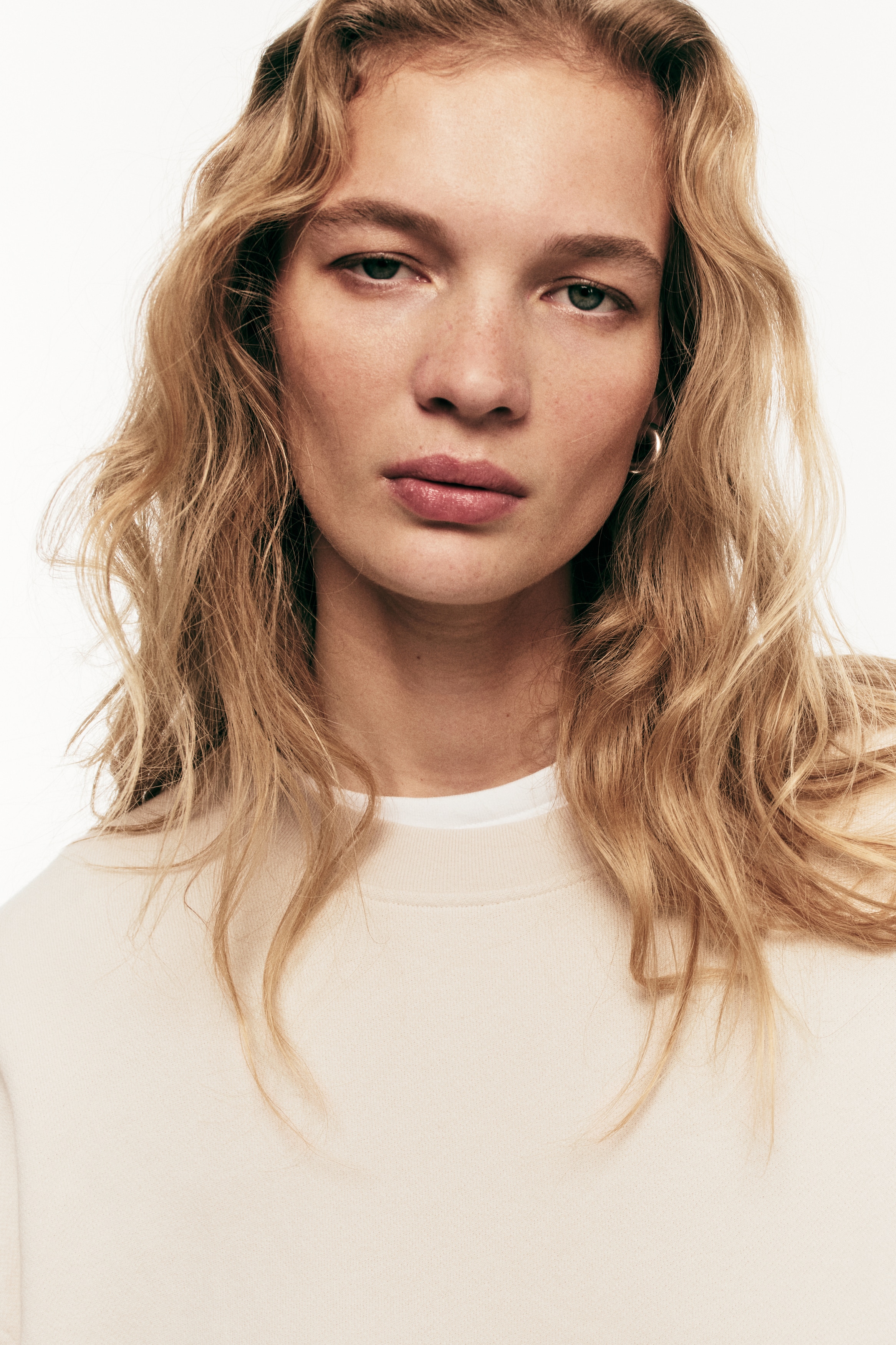 Dukserica ispranog izgleda - Svetlobež/Smeđa