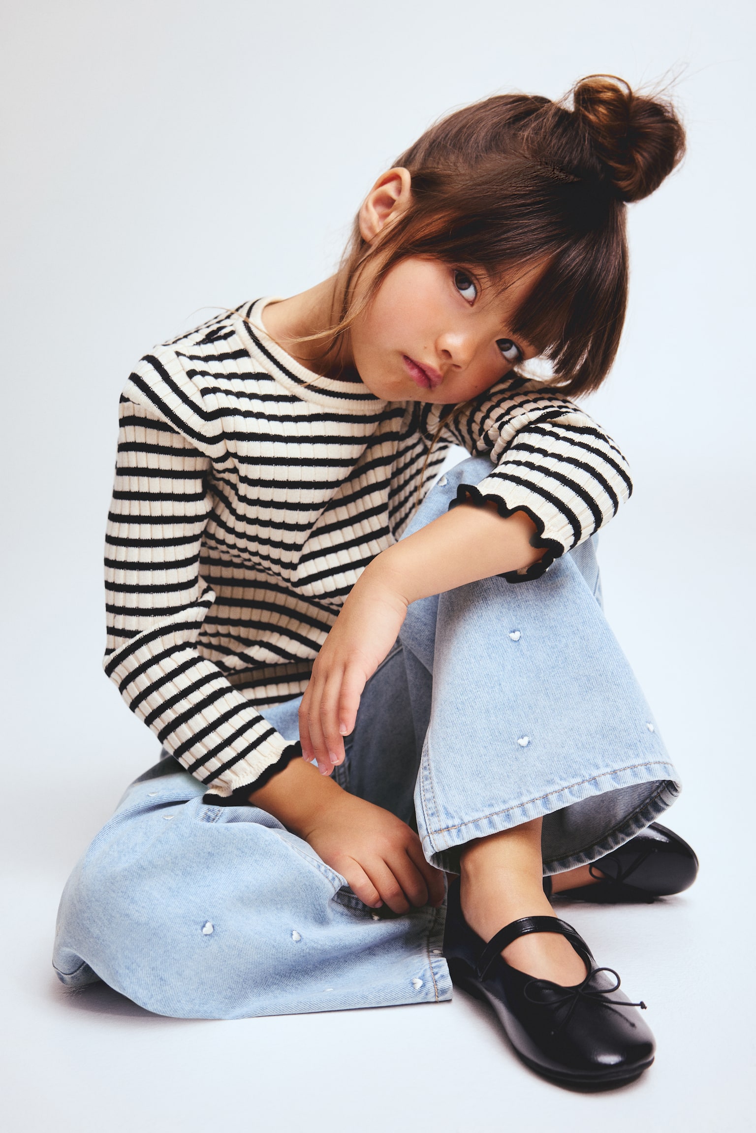 Jeans med motiver og vide ben - Lys denimblå/Hjerter/Lys denimblå/Sløjfer/Denimblå/Blomstret - 3