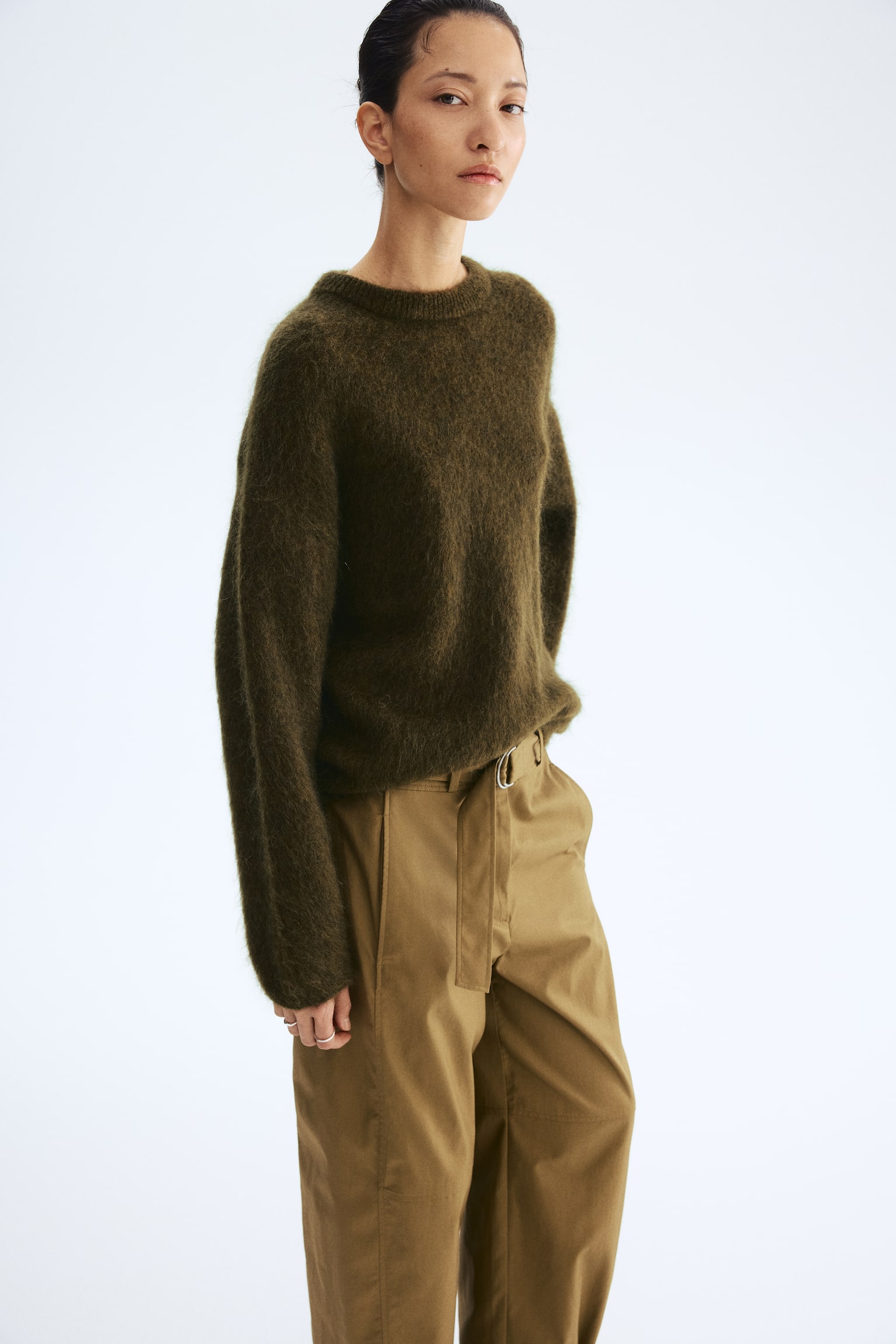 Bawełniane spodnie z paskiem - Zieleń khaki/Beżowy - 4