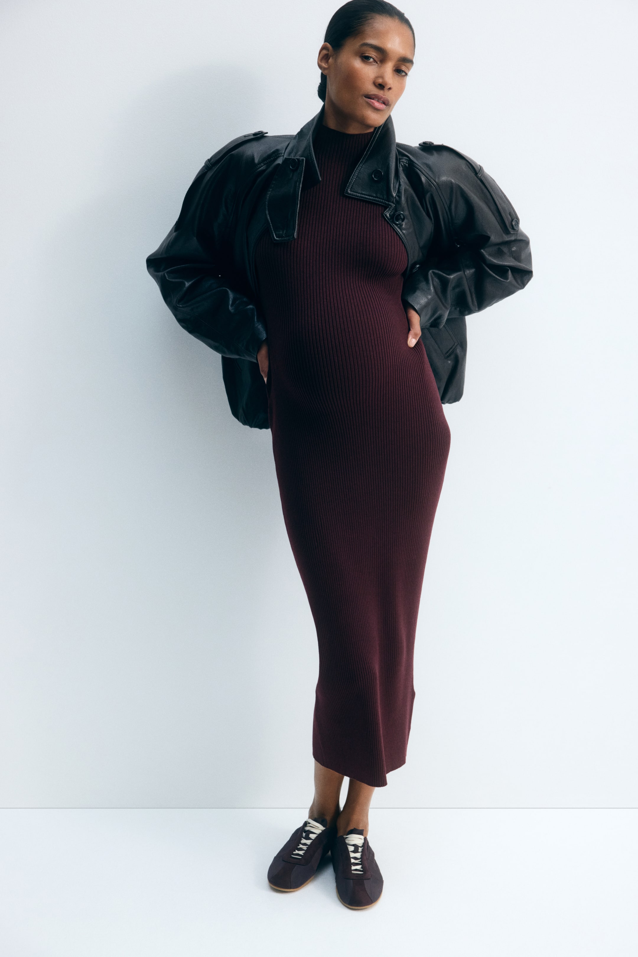 MAMA Robe en tricot côtelé avec col cheminée