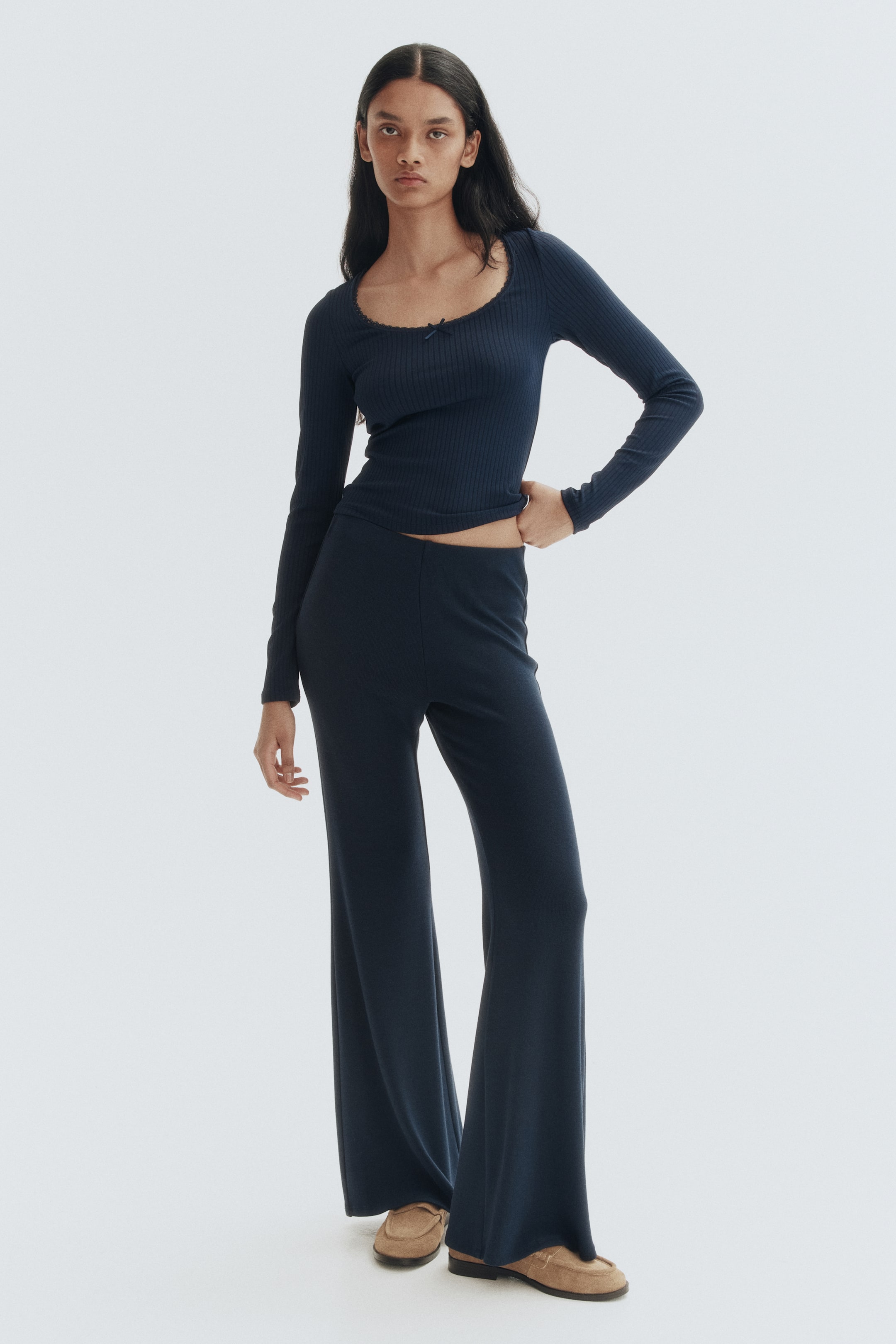 Προβολή μεγαλύτερης εικόνας: Flared fine-knit trousers - Ναυτικό μπλε - Ladies | H&M GR 1