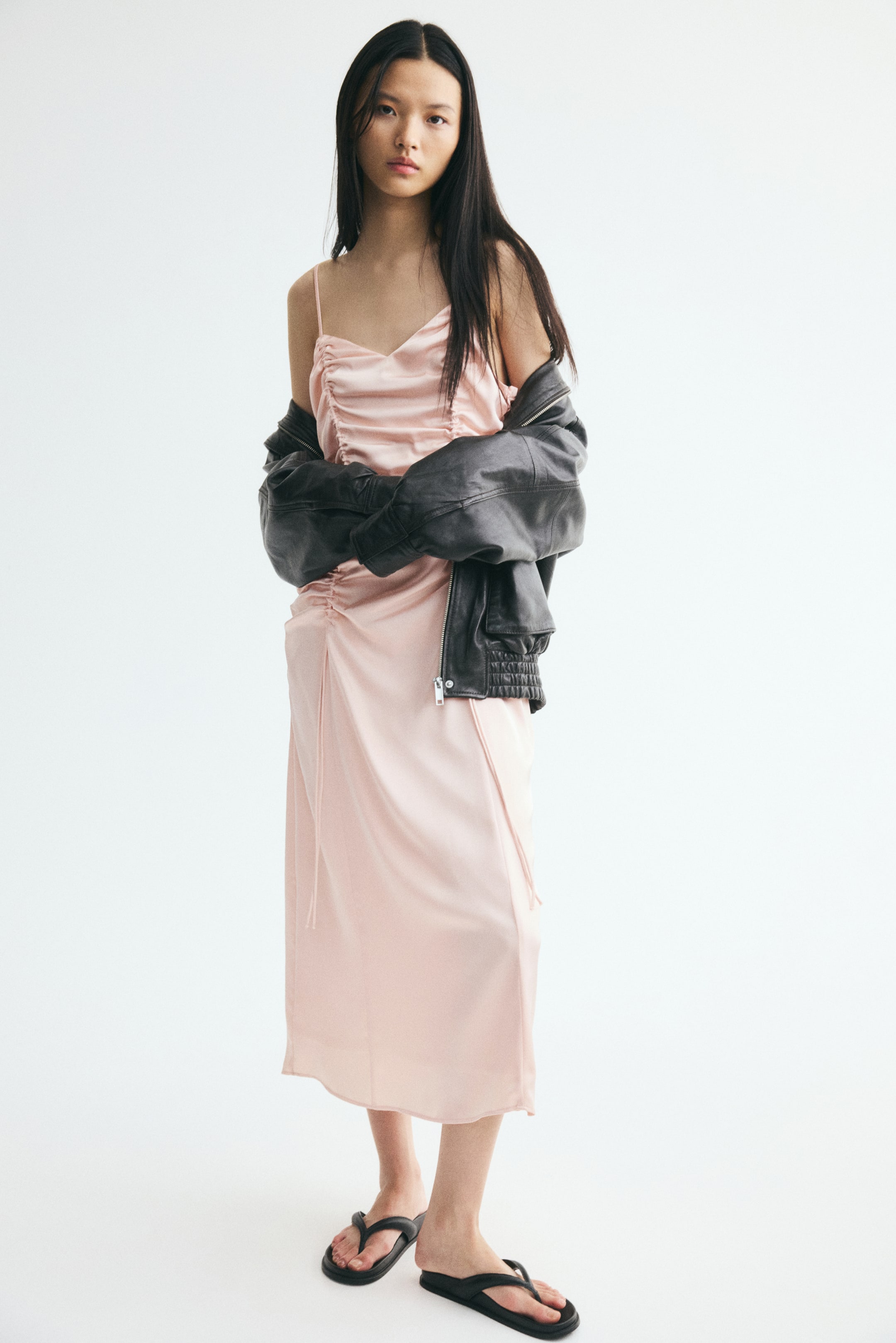 Robe en satin avec cordon de serrage