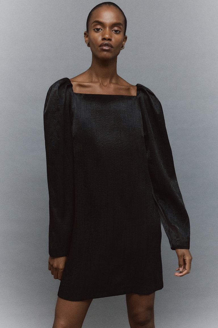 Vestido de crepé con escote cuadrado