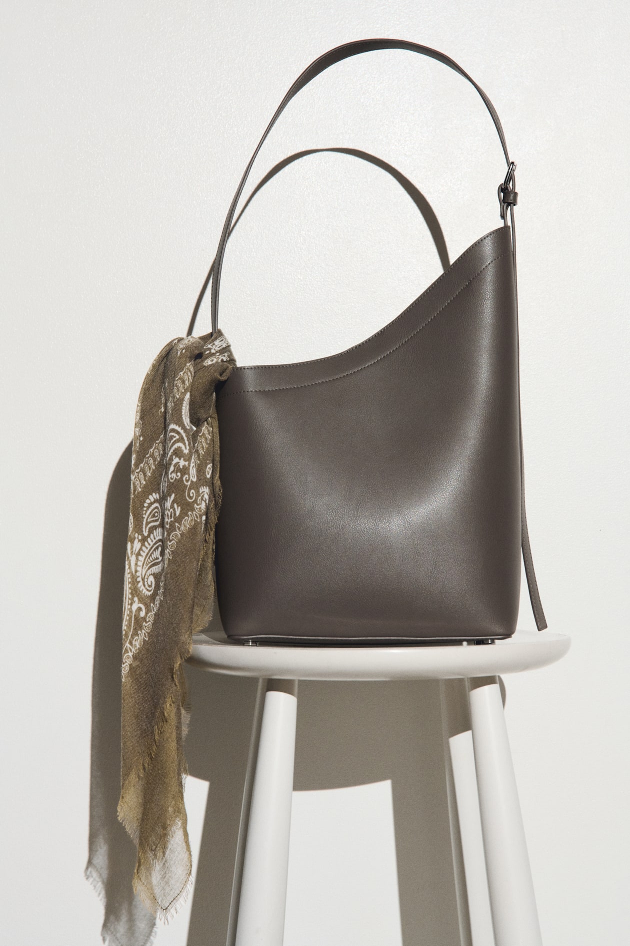 Foulard à motif - Vert kaki/motif cachemire - FEMME | H&M FR