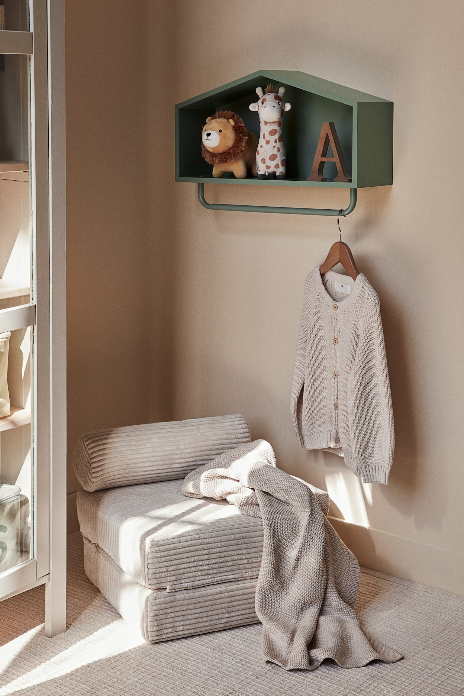 House-shaped wall shelf - Sage green/Beige - 2