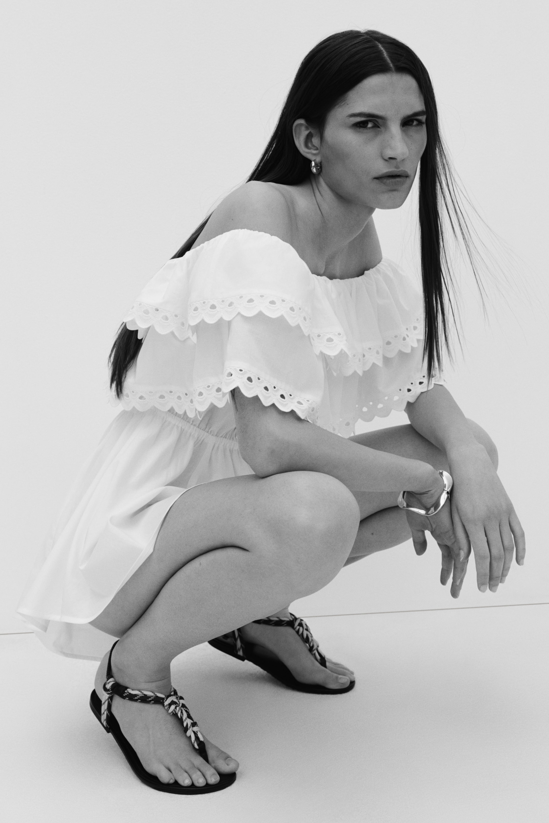 Женские комбинезоны H&M Off-the-Shoulder Romper with Eyelet Embroidery — фото 3