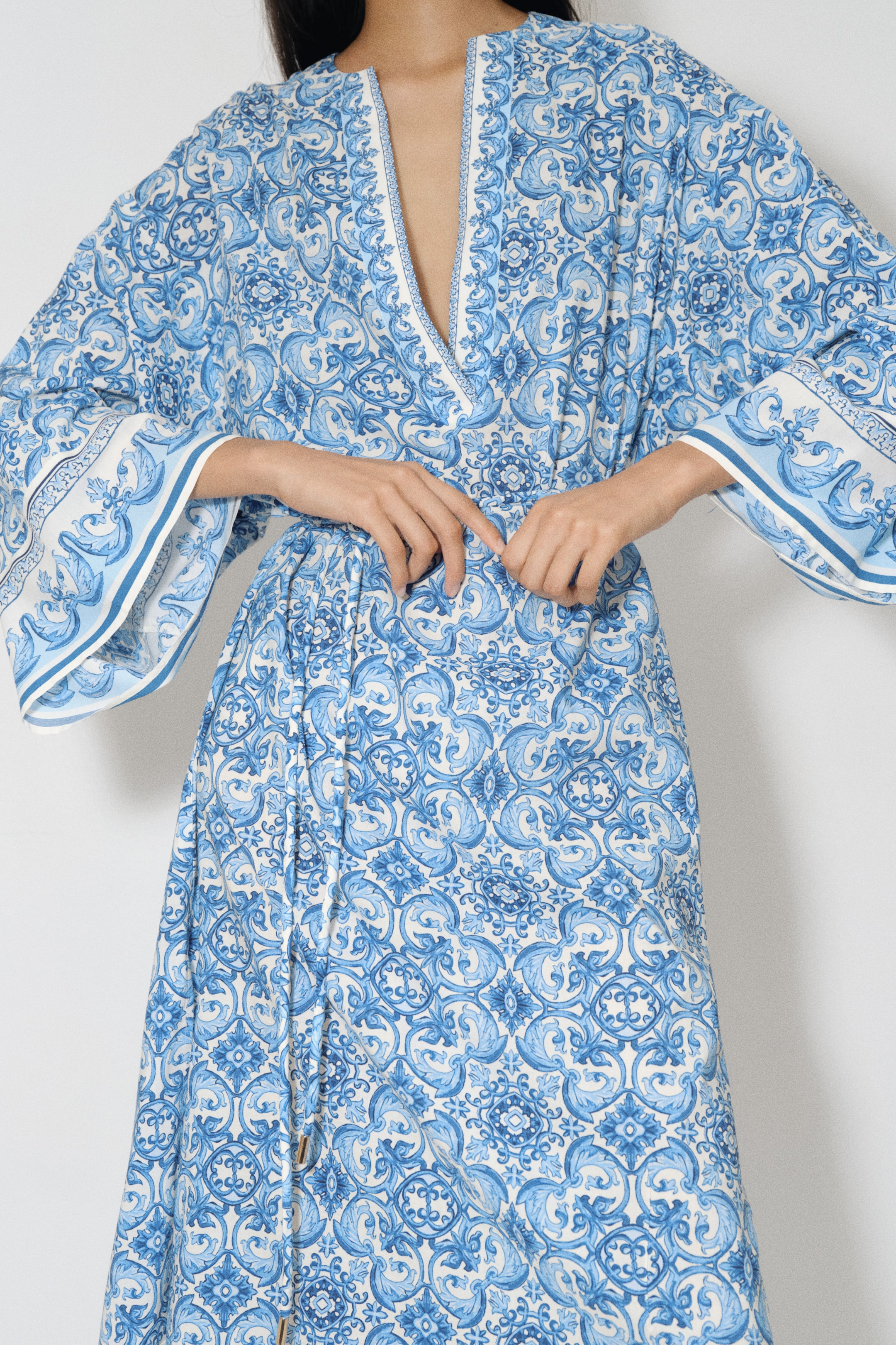 Женские платья H&M Tie-Belt Tunic Dress — фото 5