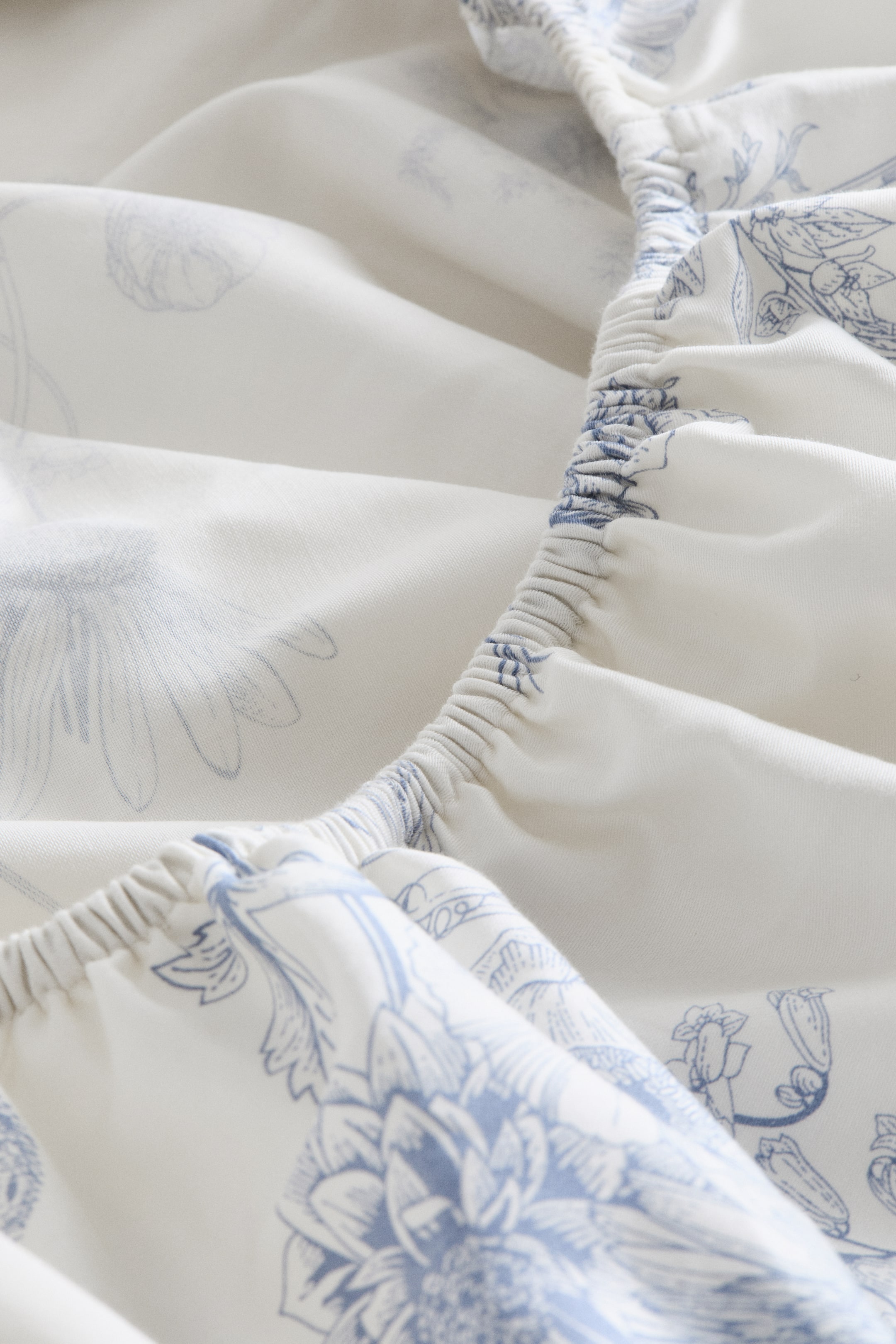 Agrandir l'image: Drap-housse en satin à motif - Blanc/bleu/fleuri - Home All | H&M FR 3