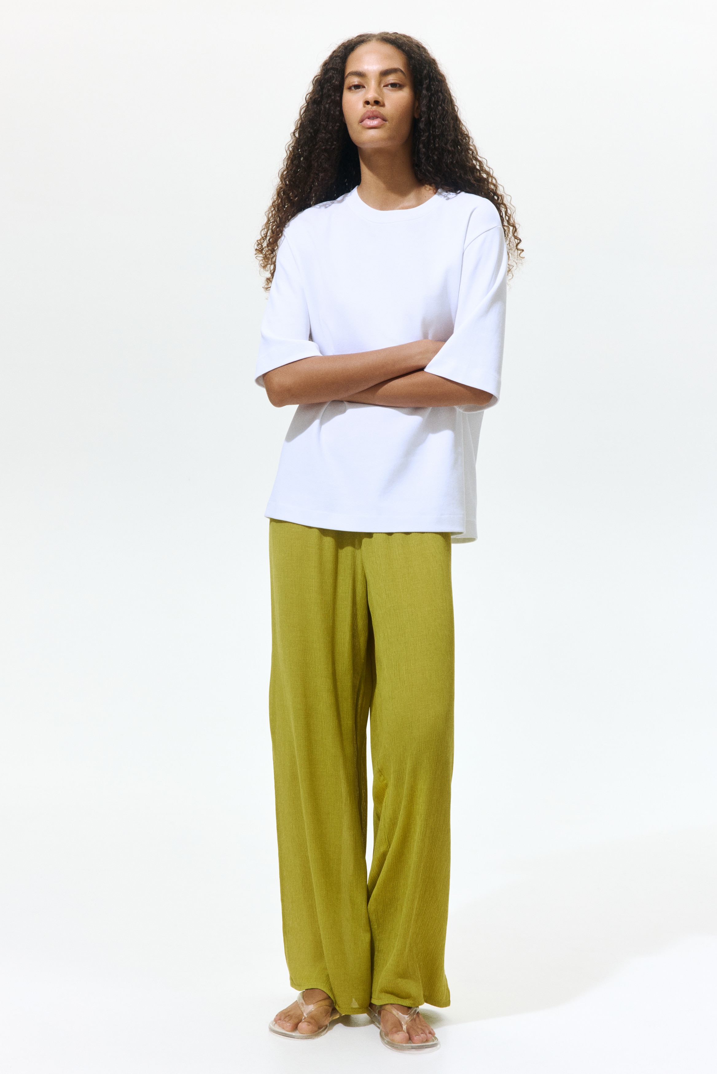 Women's Olive green Wide-Leg Crinkled Pants | H&M CA