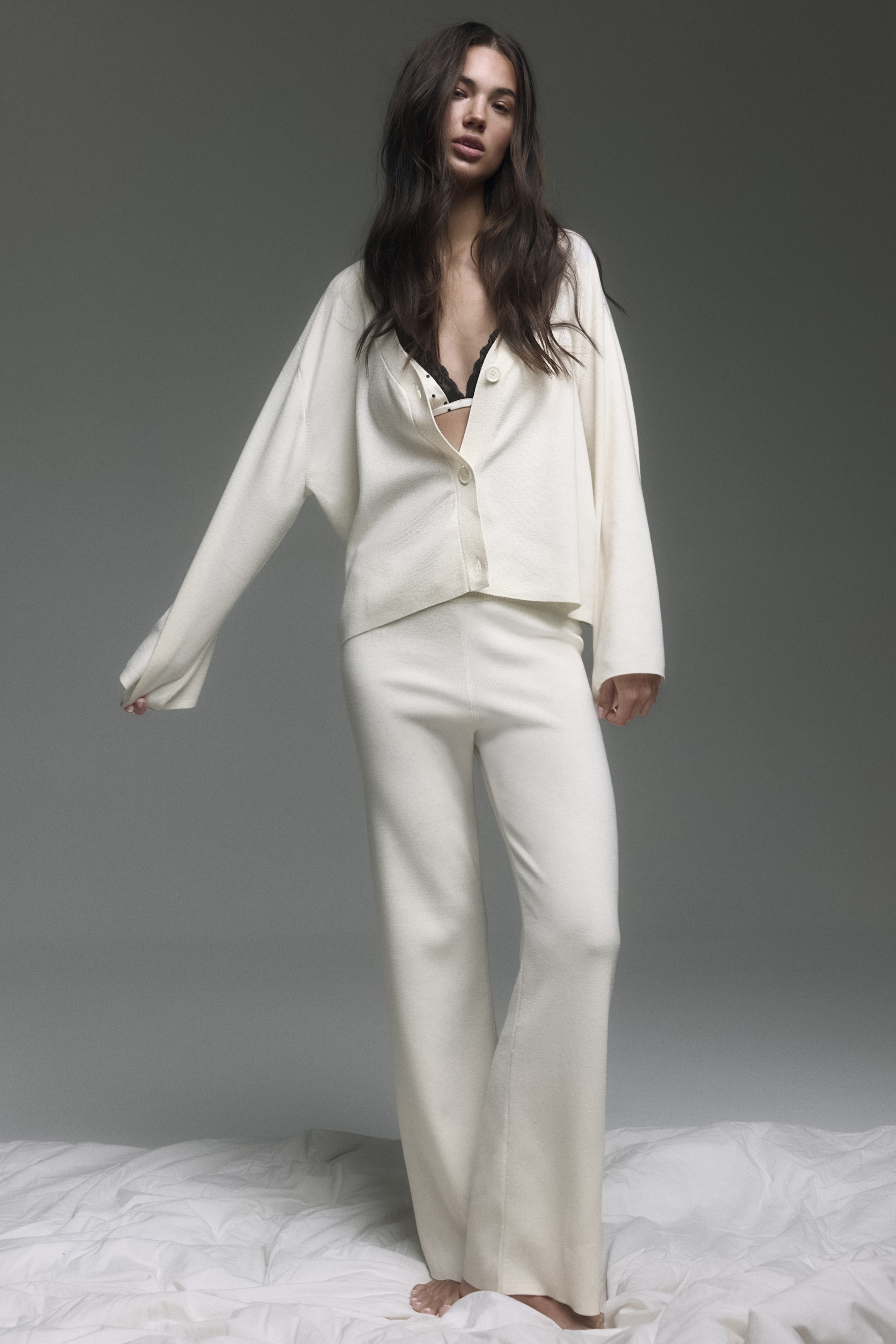 Nagyobb kép megtekintése: Finomkötött kardigán - Krémszínű - NŐI | H&M HU 2