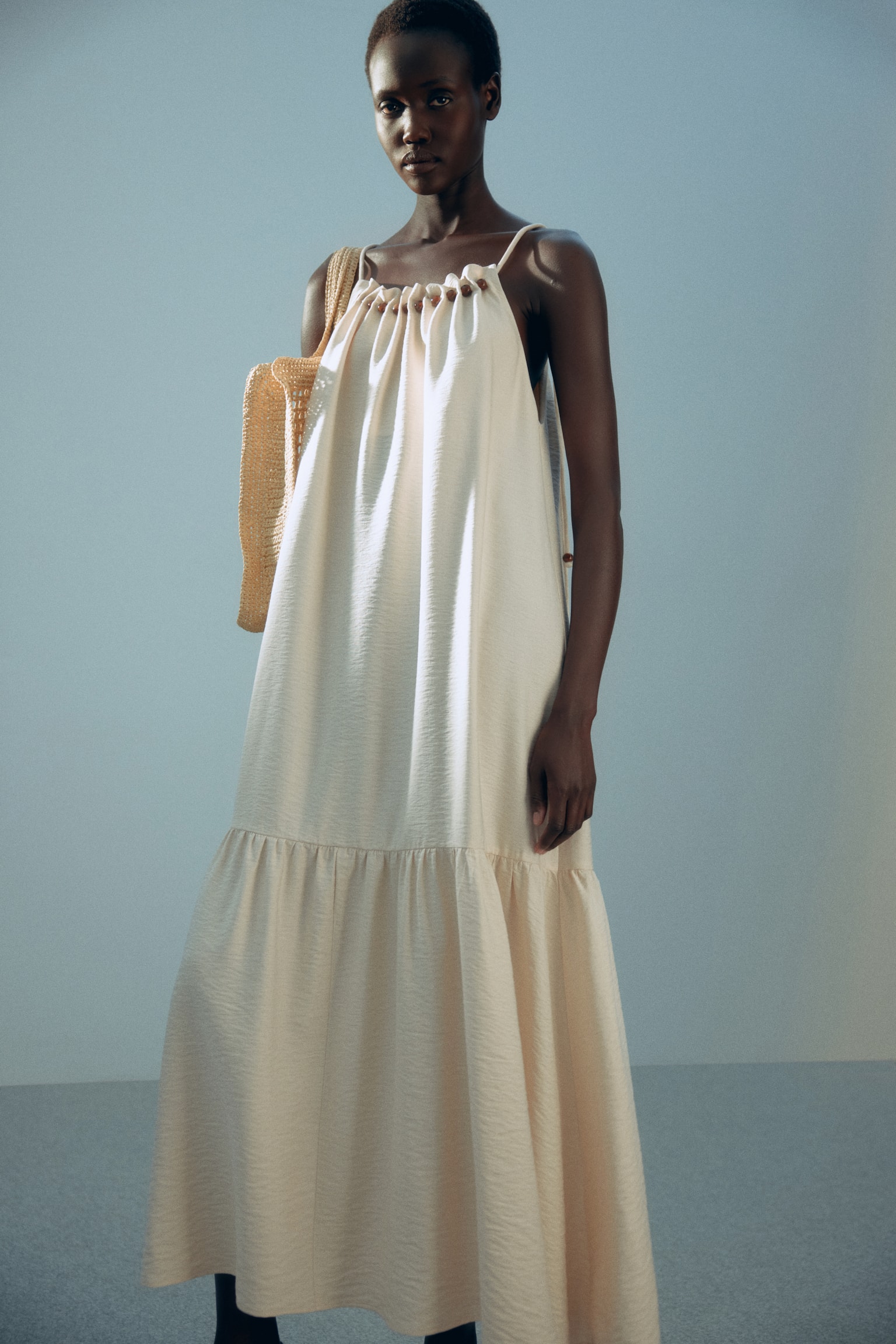 שמלה ארוכה עם כתפיות נקשרות - בז' בהיר - 3