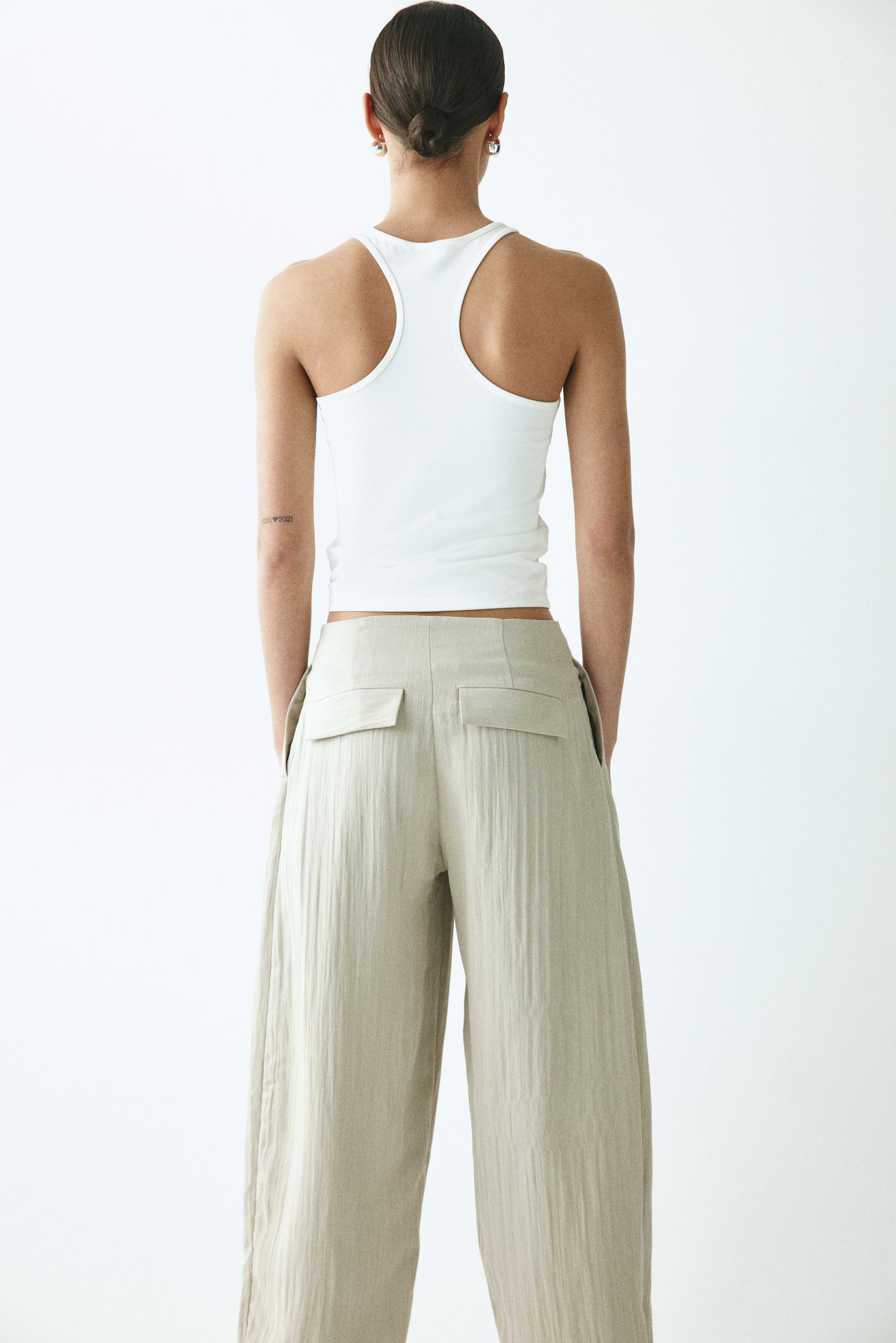 Crinkled barrel-leg trousers - Light beige/Dark grey - 6
