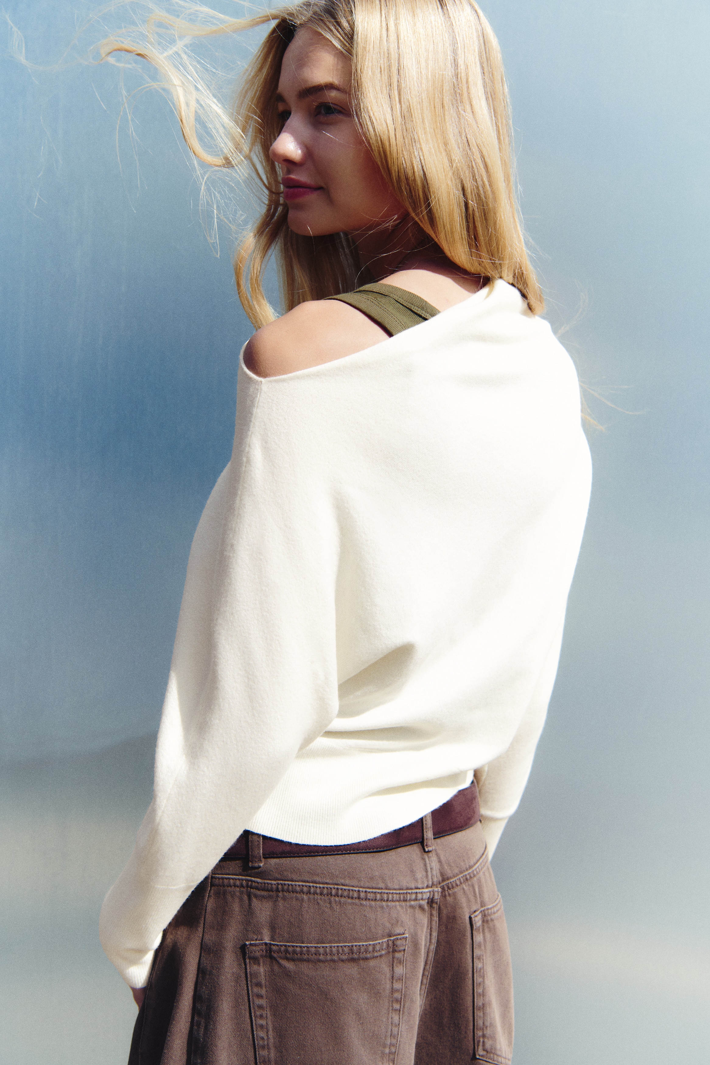 Pull asymétrique à manches chauve-sourisModèle