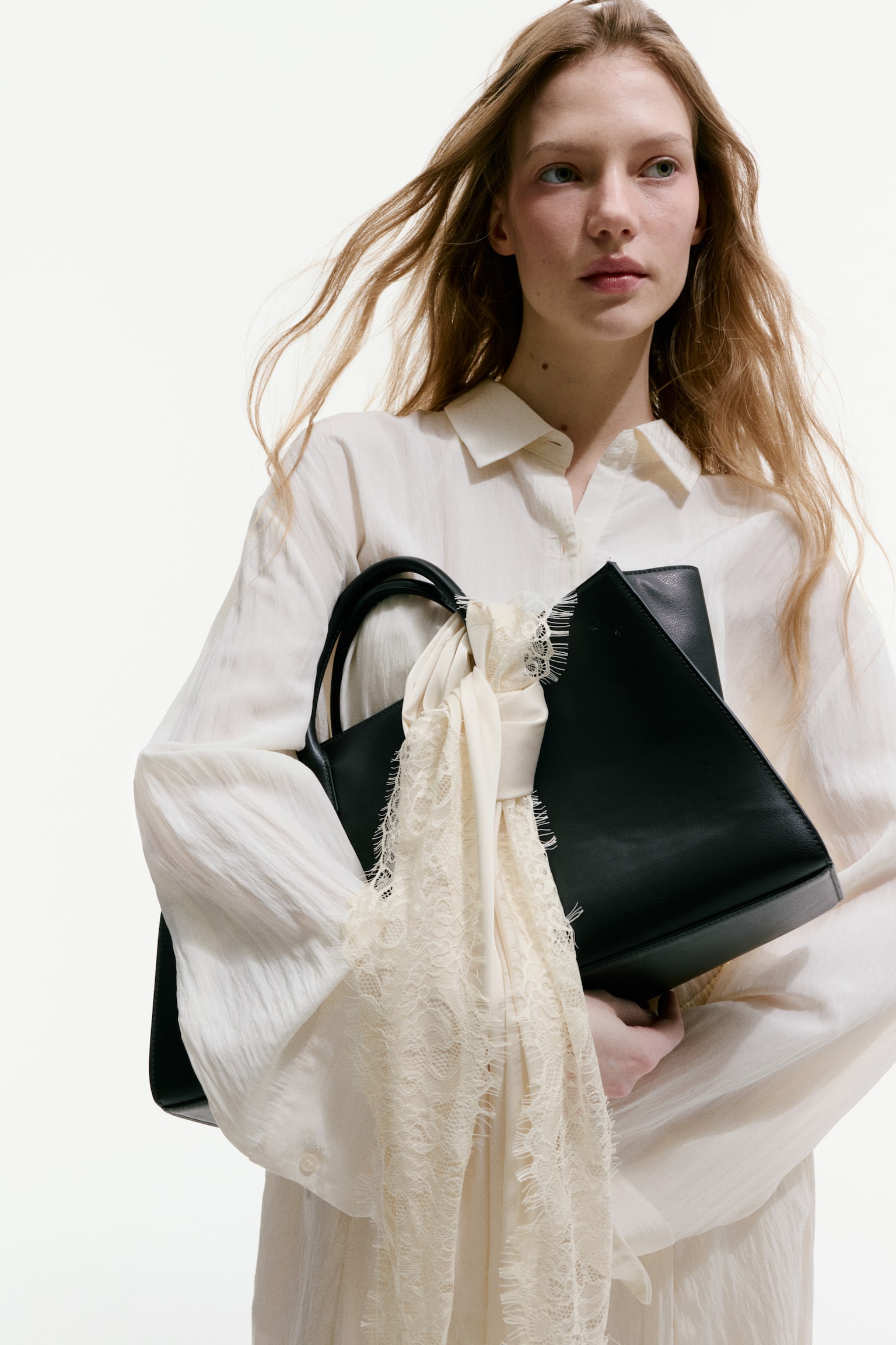 צעיף משולש עם עיטור תחרה - קרם/שחור/חום כהה - 5