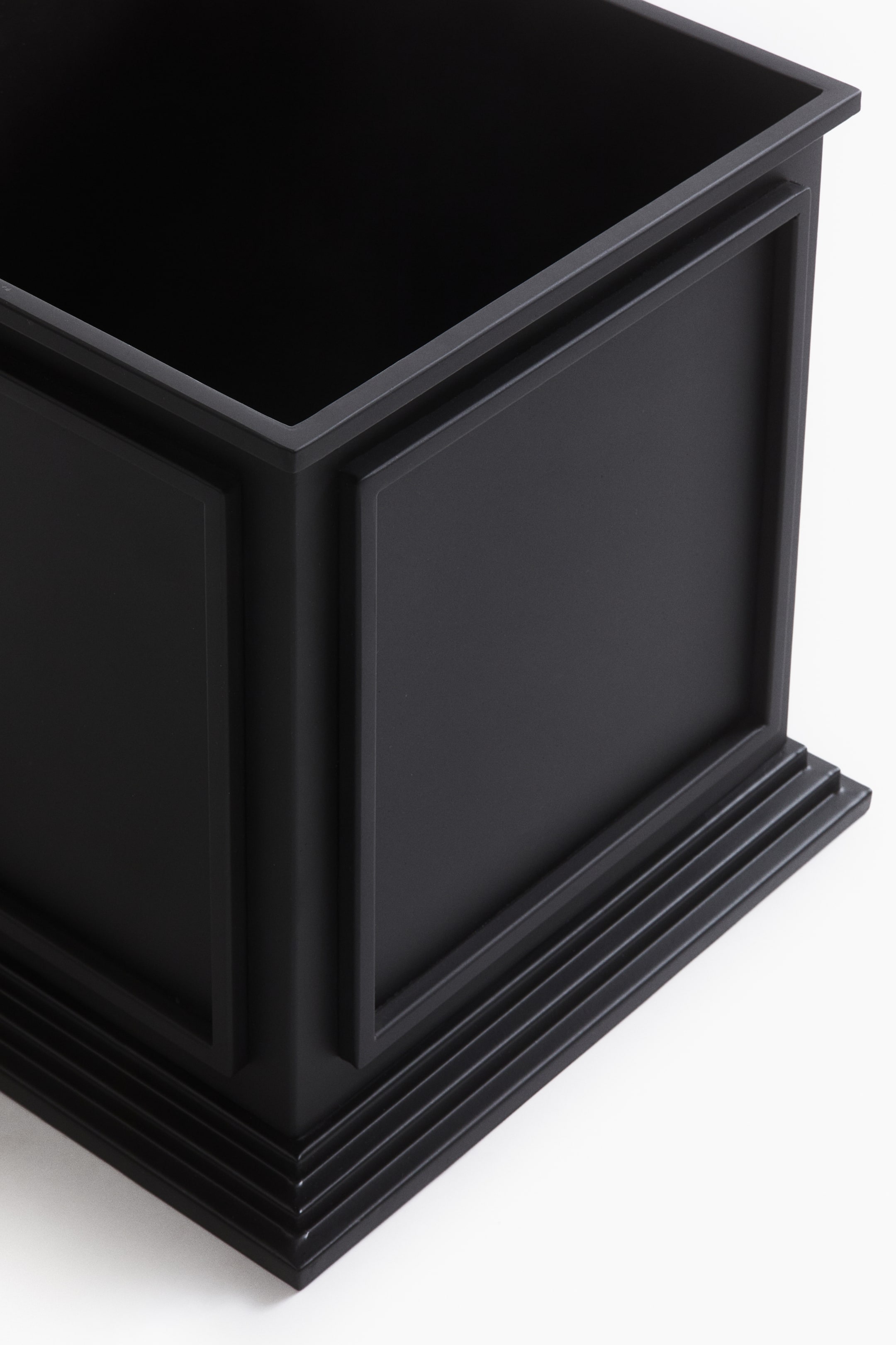 Cache-pot en métal