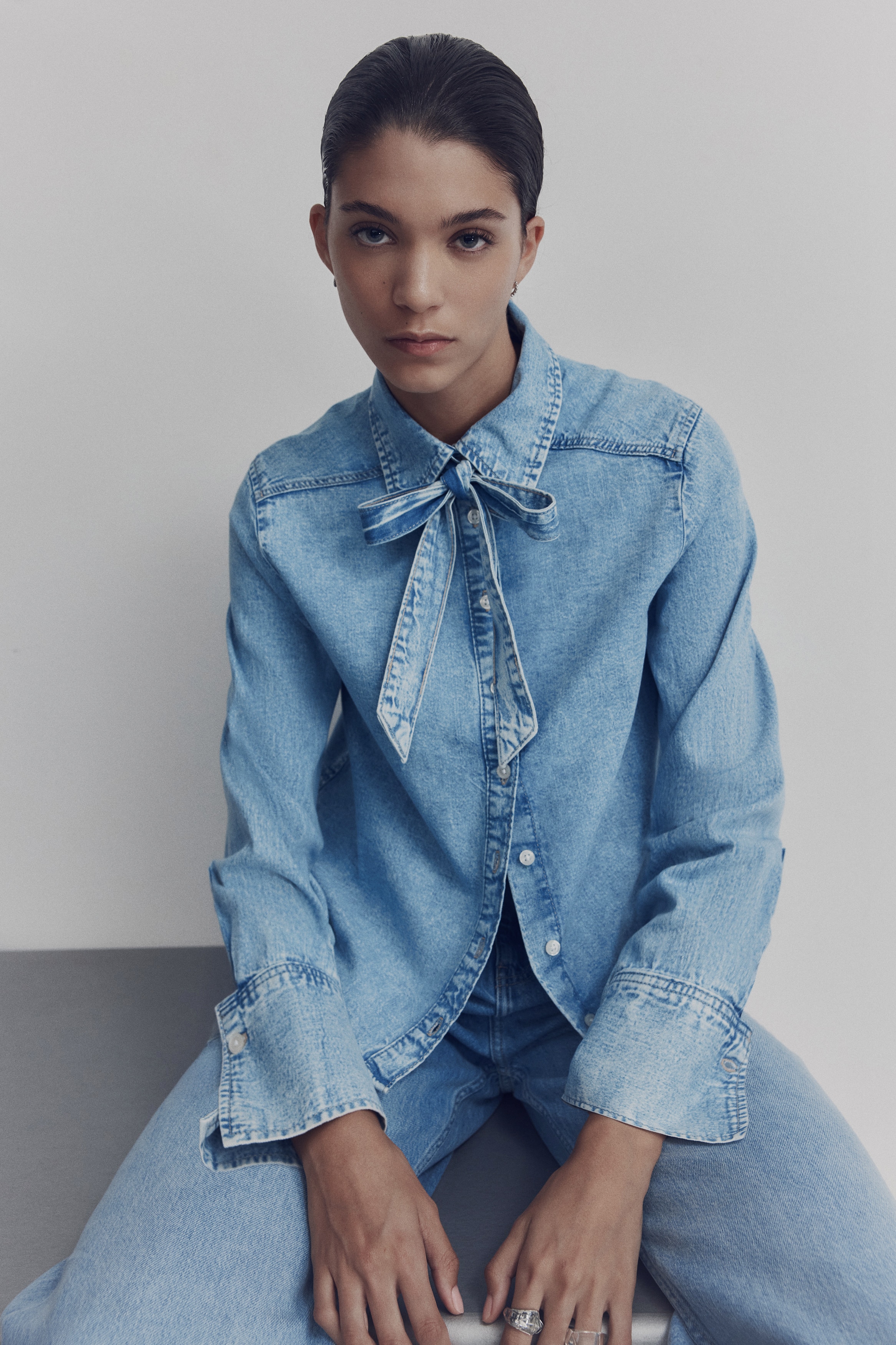 蝴蝶結飾丹寧女衫 - 淺丹寧藍/丹寧藍