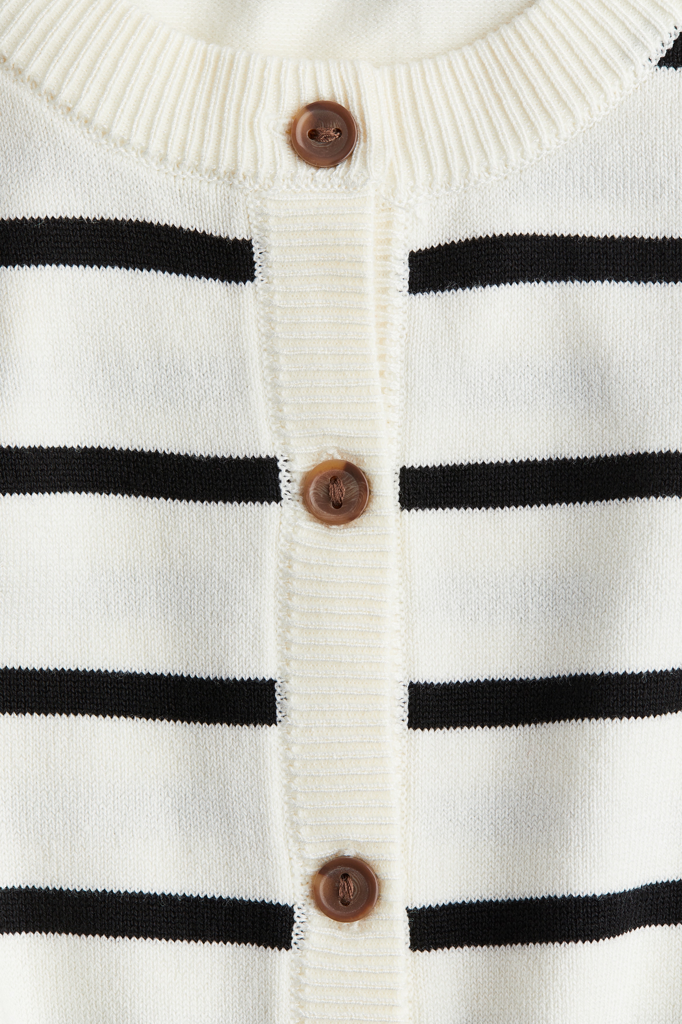 Short-sleeved cardigan