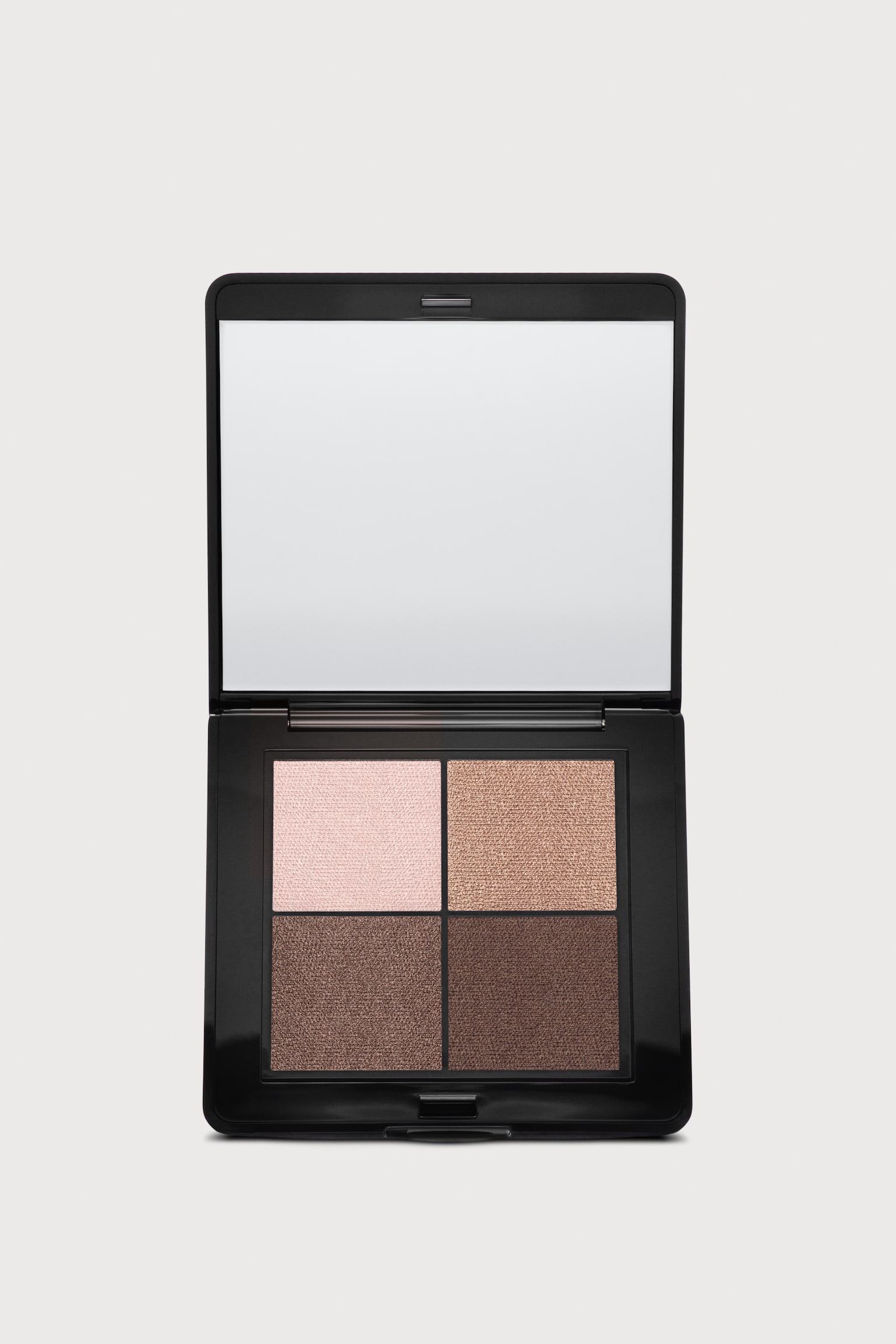 Eye shadow quad - Earthly Desires/Feeling Peach/Rock Me/Dreams come Ecru/Box of Chocs/Nice Mauves/Heart and Soul - 1