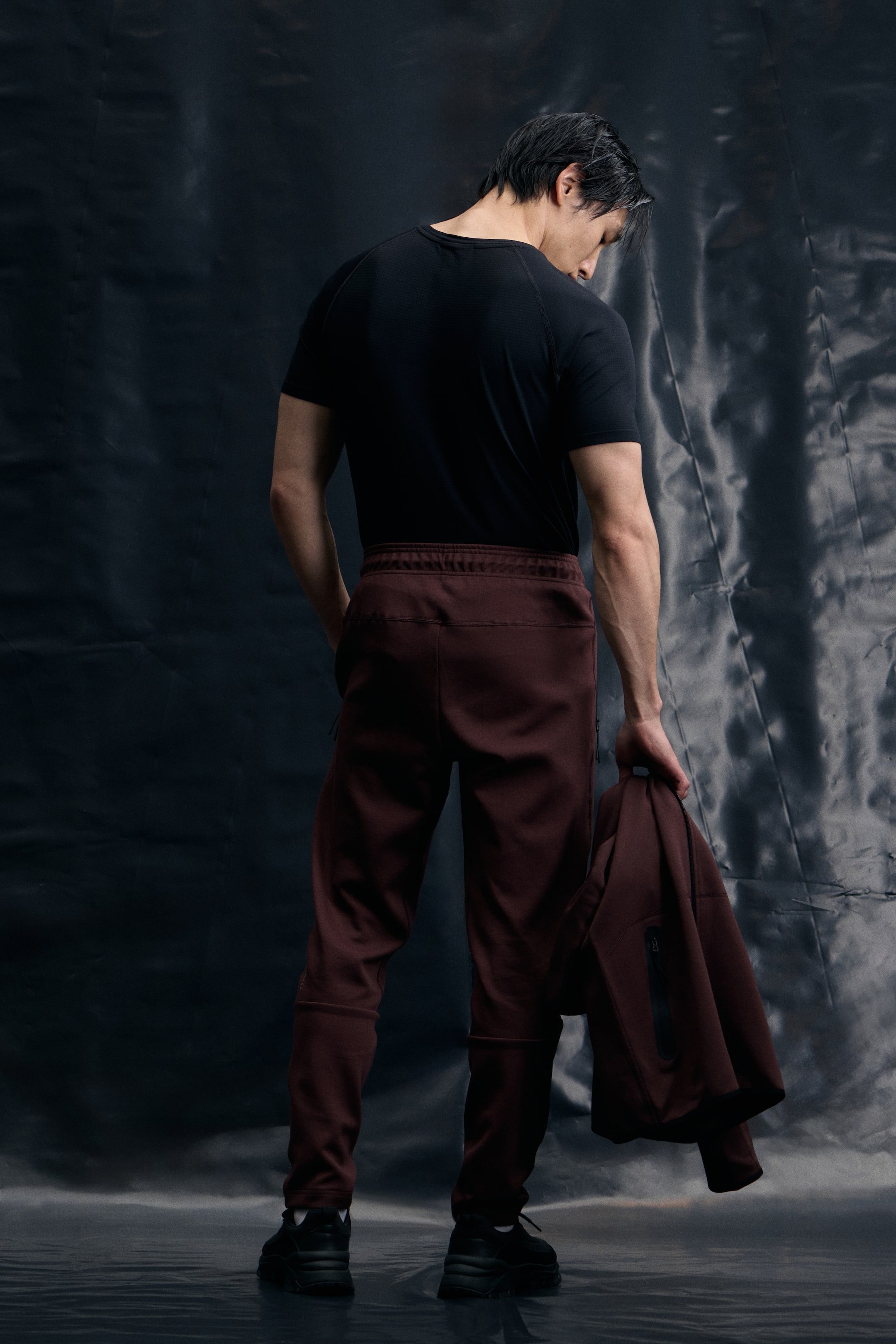 View larger image: Slim Fit Sports joggers with DryMove™ - Burgundy - Men | H&M IN 3