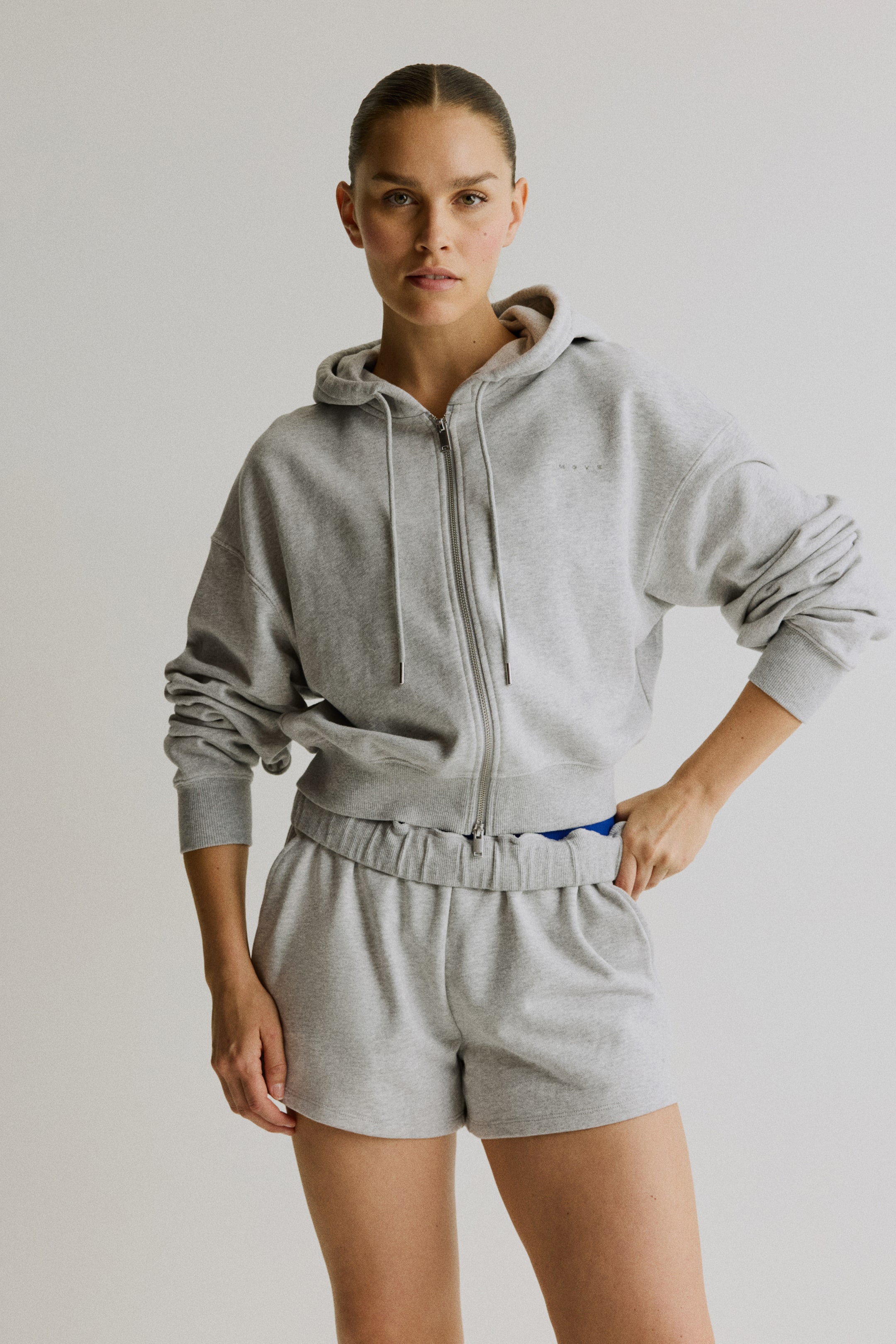 Женские худи H&M Cropped Hooded Activewear Sweatshirt Jacket — фото 3