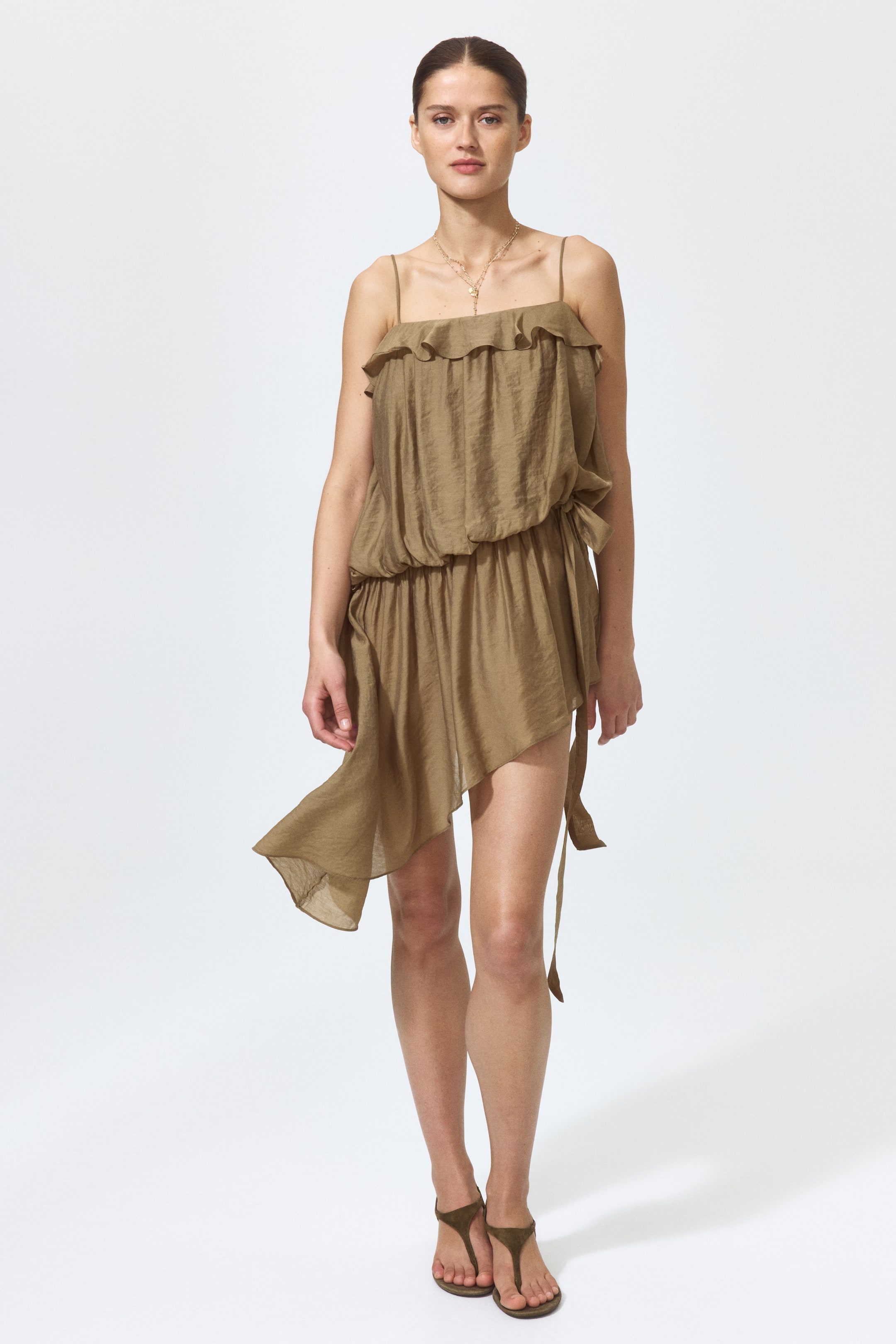 Robe asymétrique à volants