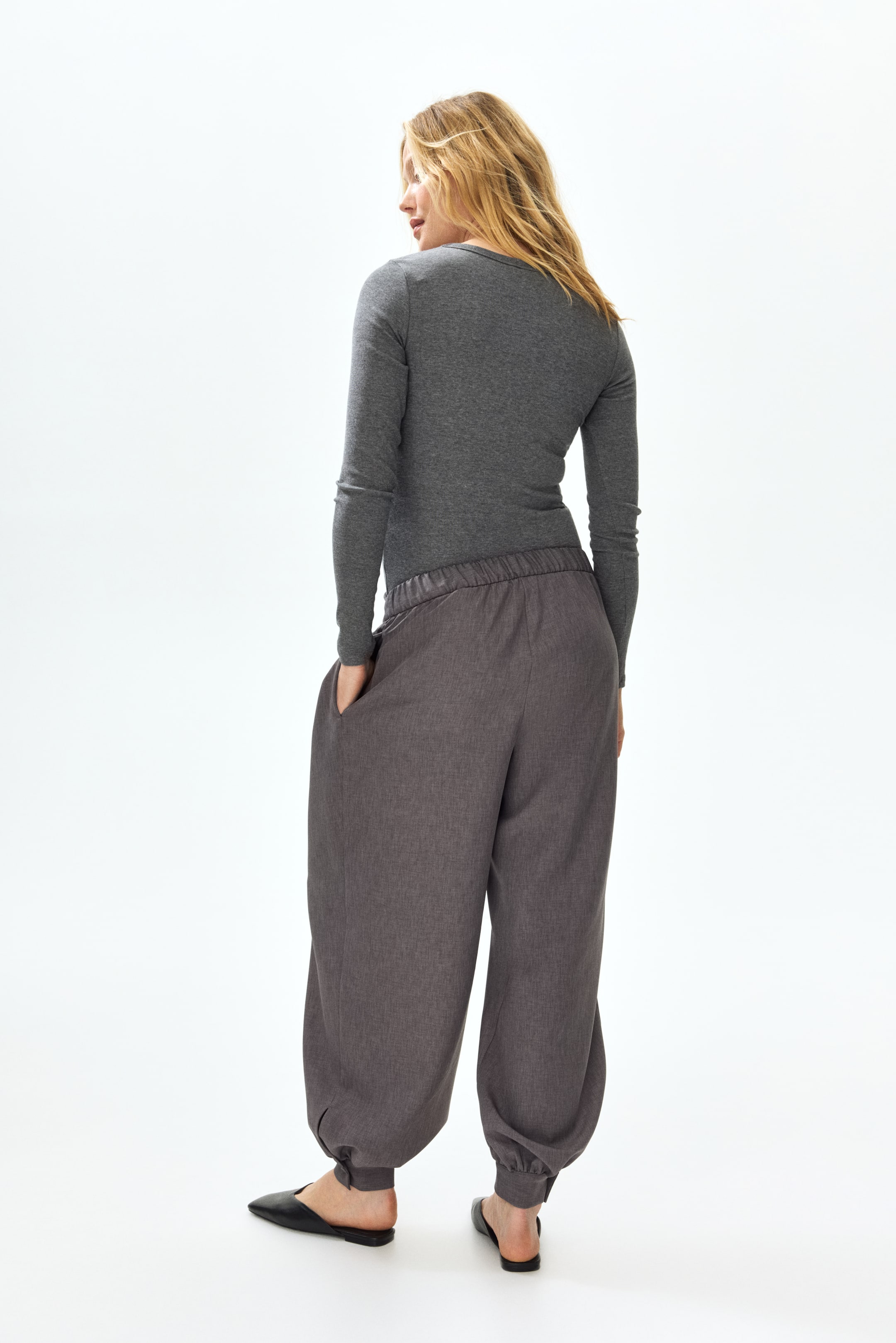 MAMA Pleated Balloon-Leg Pants